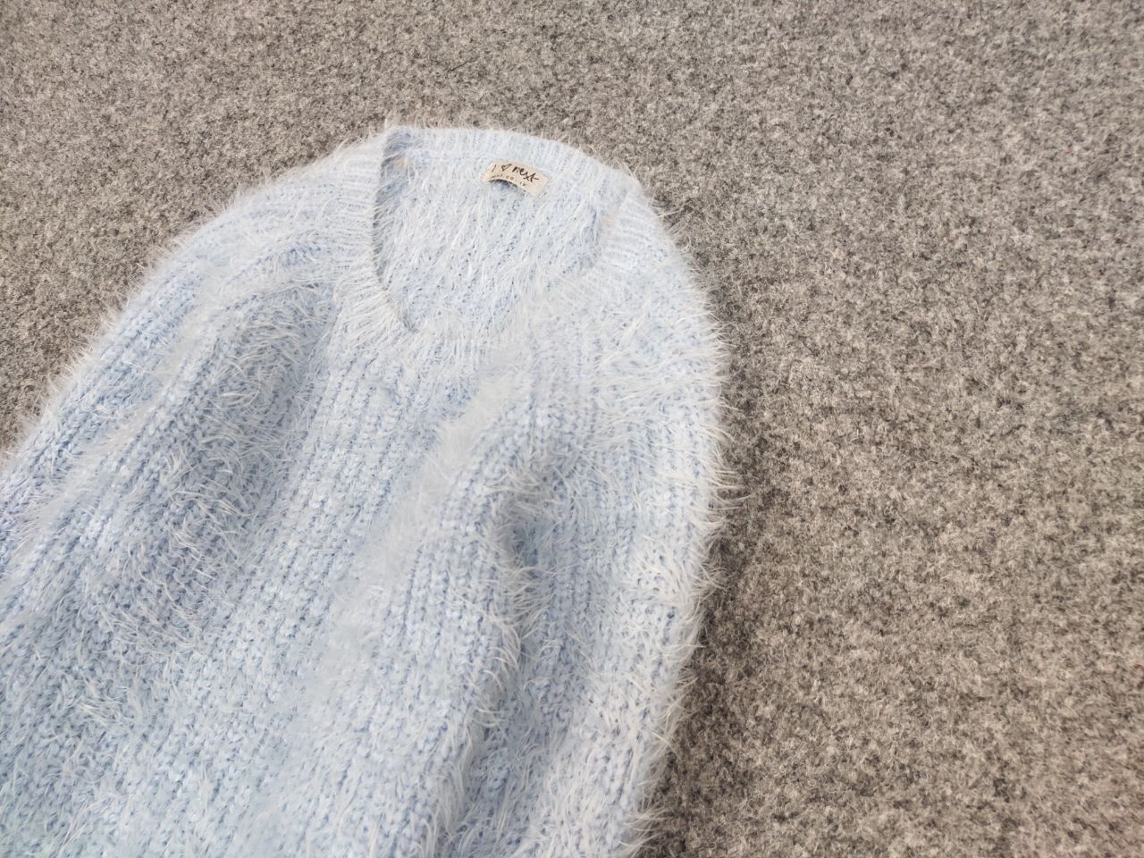 Japanese Brand Vintage Japanese Blue Mohair Style Fuzzy Crewneck Sweater Size US XS / EU 42 / 0 - 4 Thumbnail