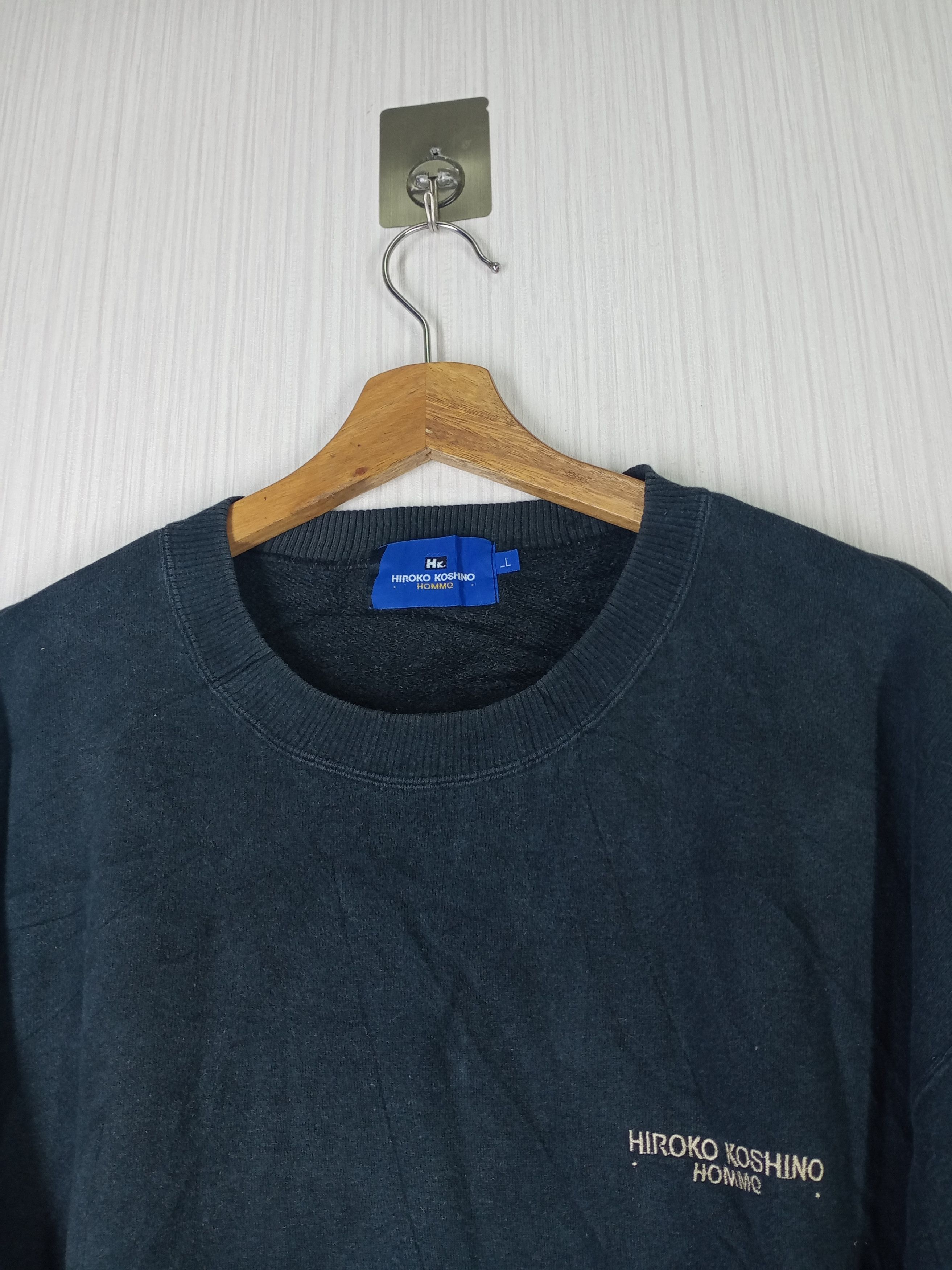 Hiroko Koshino Homme × Japanese Brand × Vintage Vintage Hiroko Koshino Homme Embroidered Logo Sweatshirt Size US XL / EU 56 / 4 - 5 Thumbnail