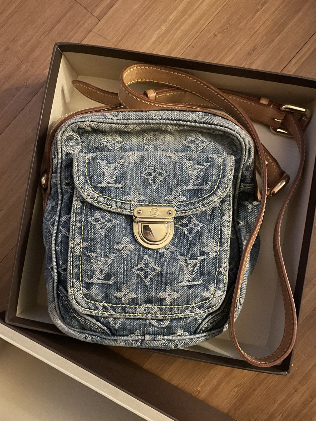 Louis Vuitton Louis Vuitton 2007 denim monogram shoulder danube bag Size ONE SIZE - 1 Thumbnail