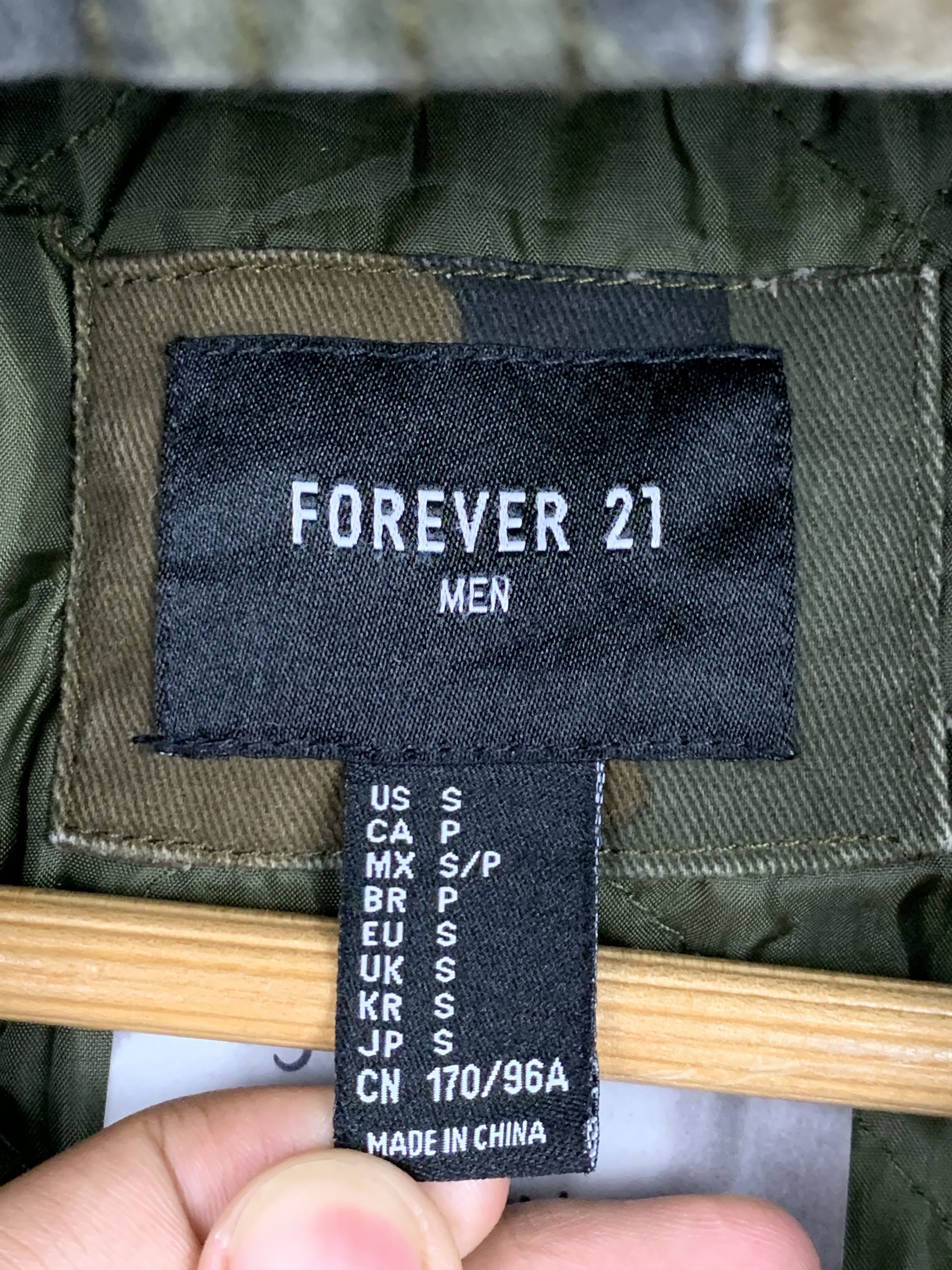 Forever 21 Forever 21 Camo Windbreaker Jacket J1008 Size US S / EU 44-46 / 1 - 4 Thumbnail