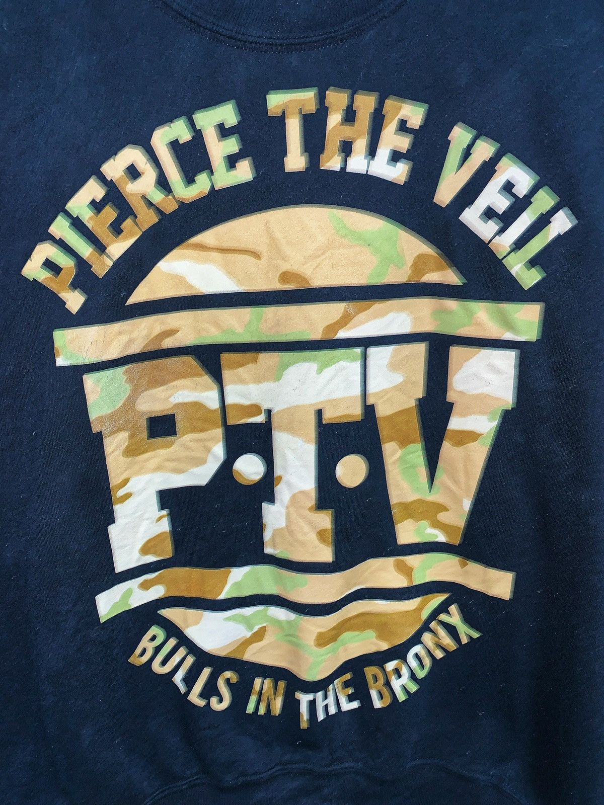 Band Tees PIERCE THE VEIL "Bulls In The Bronx" Sweatshirt. Size US L / EU 52-54 / 3 - 3 Thumbnail