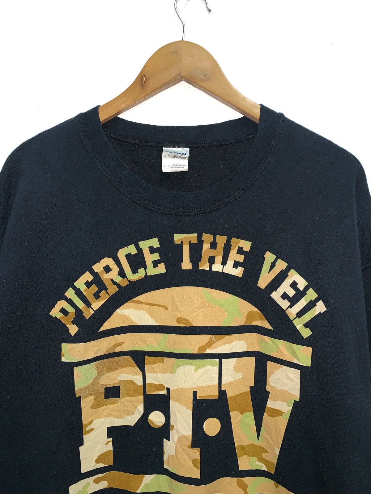 Band Tees PIERCE THE VEIL "Bulls In The Bronx" Sweatshirt. Size US L / EU 52-54 / 3 - 4 Thumbnail