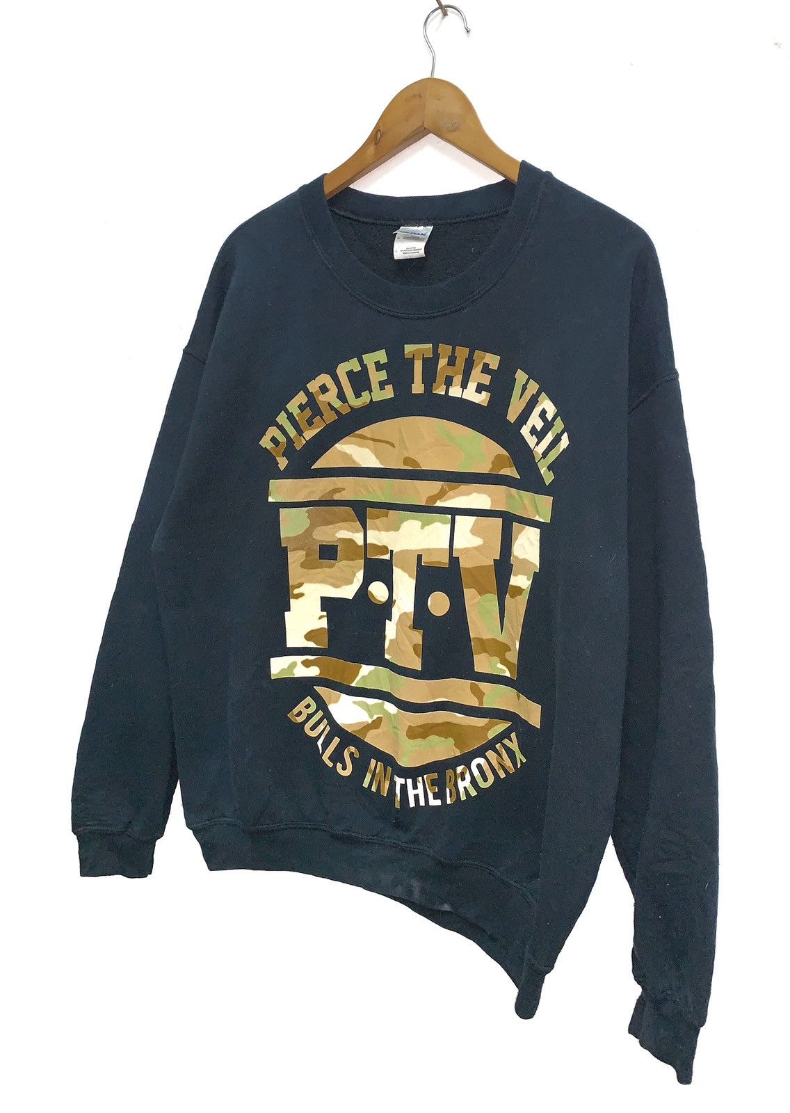 Band Tees PIERCE THE VEIL "Bulls In The Bronx" Sweatshirt. Size US L / EU 52-54 / 3 - 1 Thumbnail