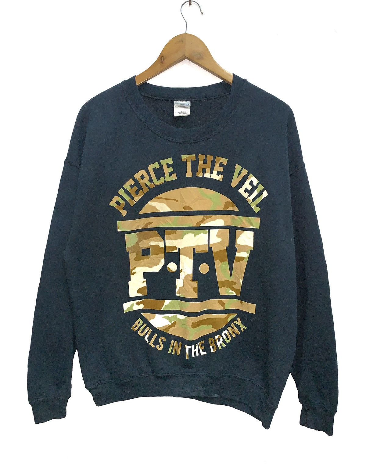 Band Tees PIERCE THE VEIL "Bulls In The Bronx" Sweatshirt. Size US L / EU 52-54 / 3 - 2 Thumbnail