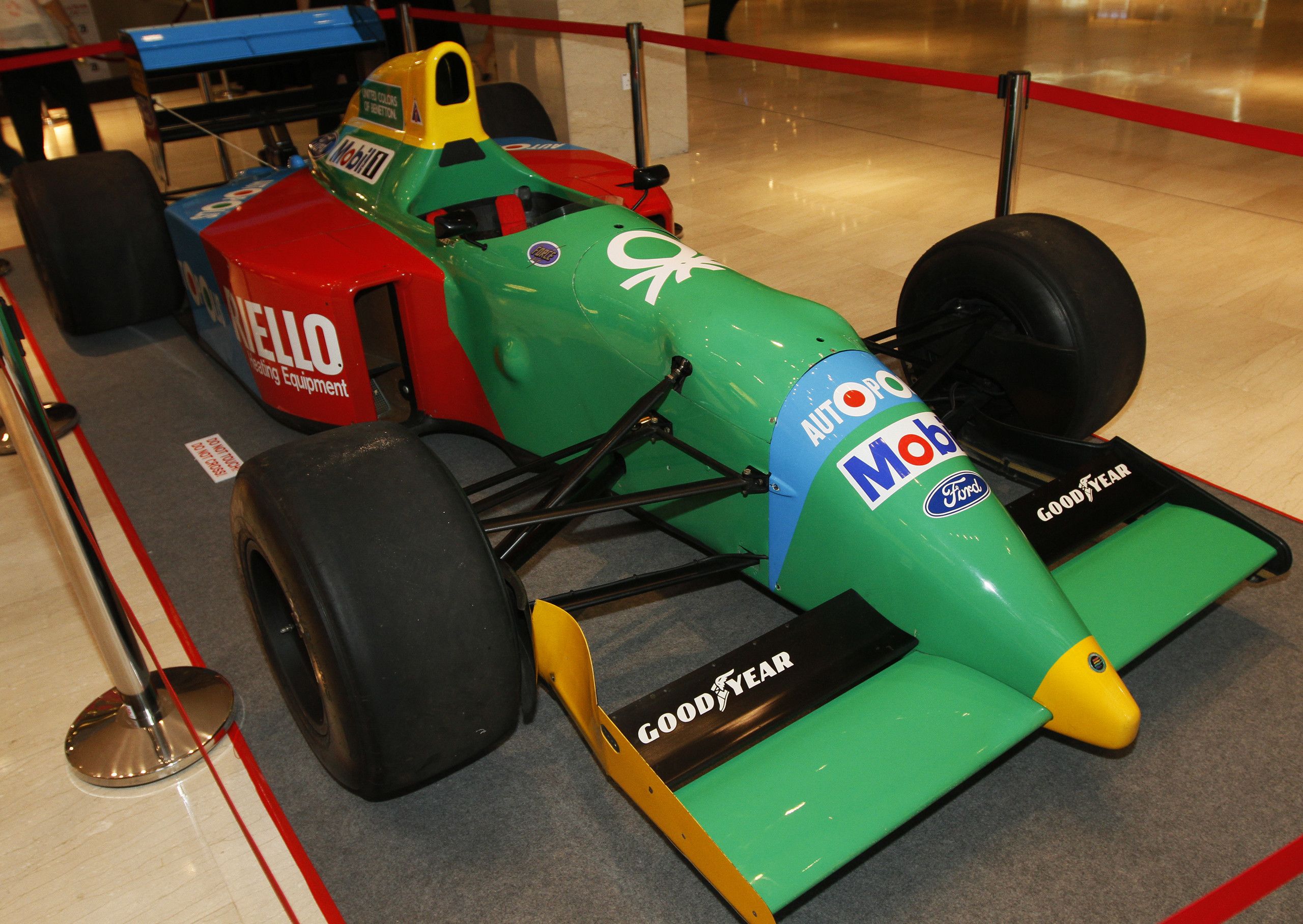 Benetton 80's Benetton Formula 1 Racing Team Spell Out big logos Size US L / EU 52-54 / 3 - 18 Thumbnail