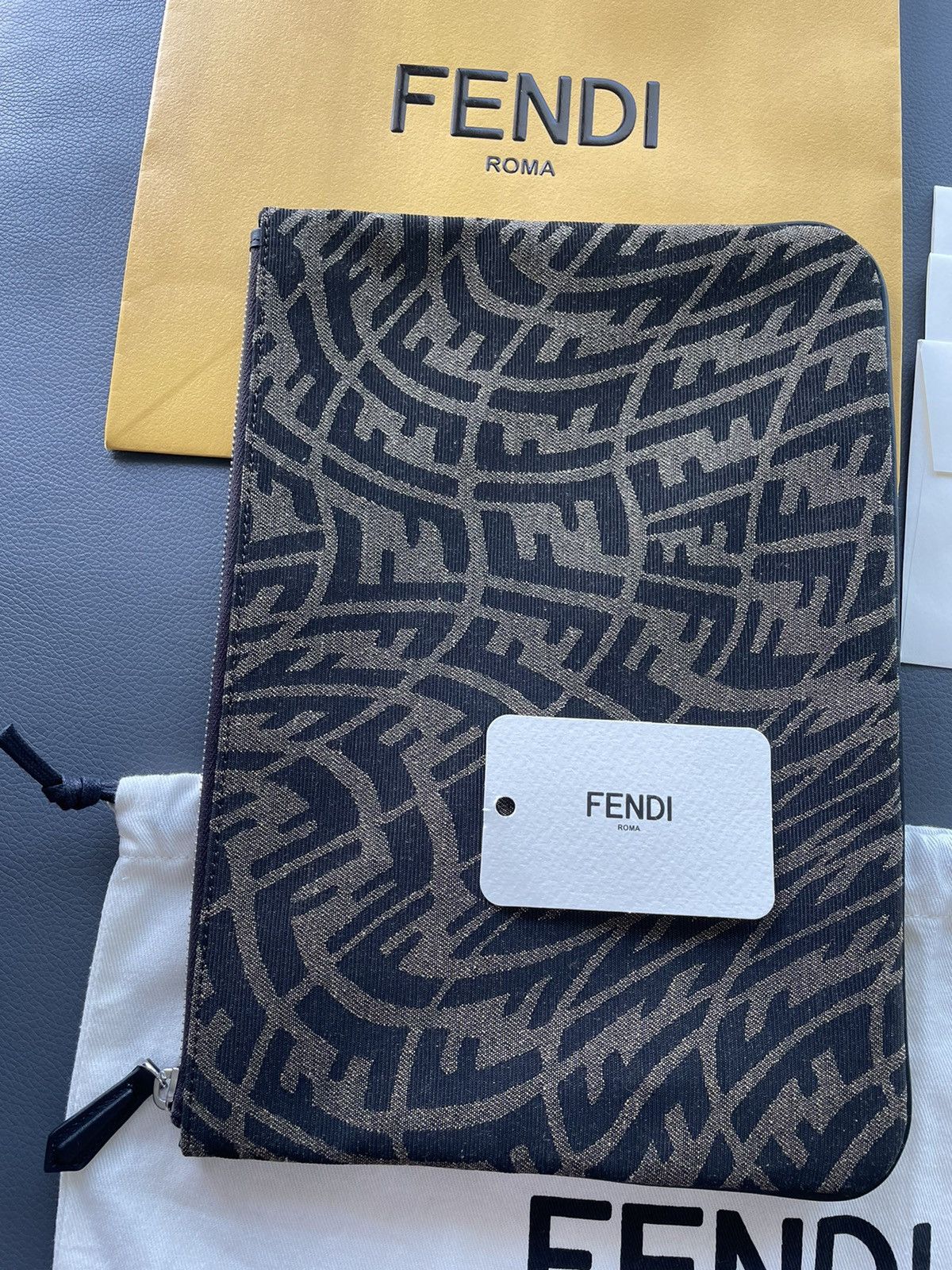 Fendi Brand New Super Runway Fendi Logo Bag Size ONE SIZE - 16 Thumbnail