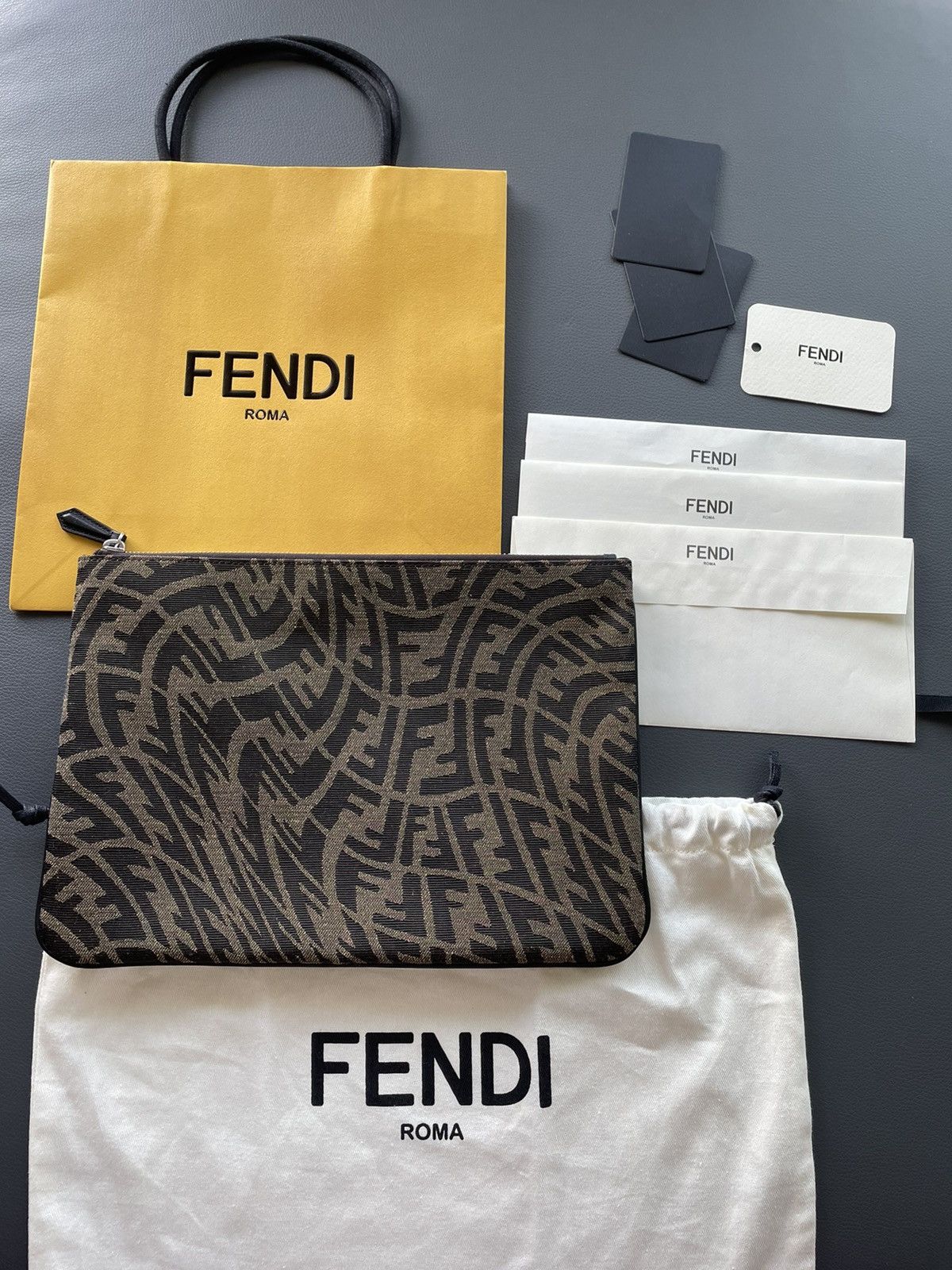 Fendi Brand New Super Runway Fendi Logo Bag Size ONE SIZE - 6 Thumbnail