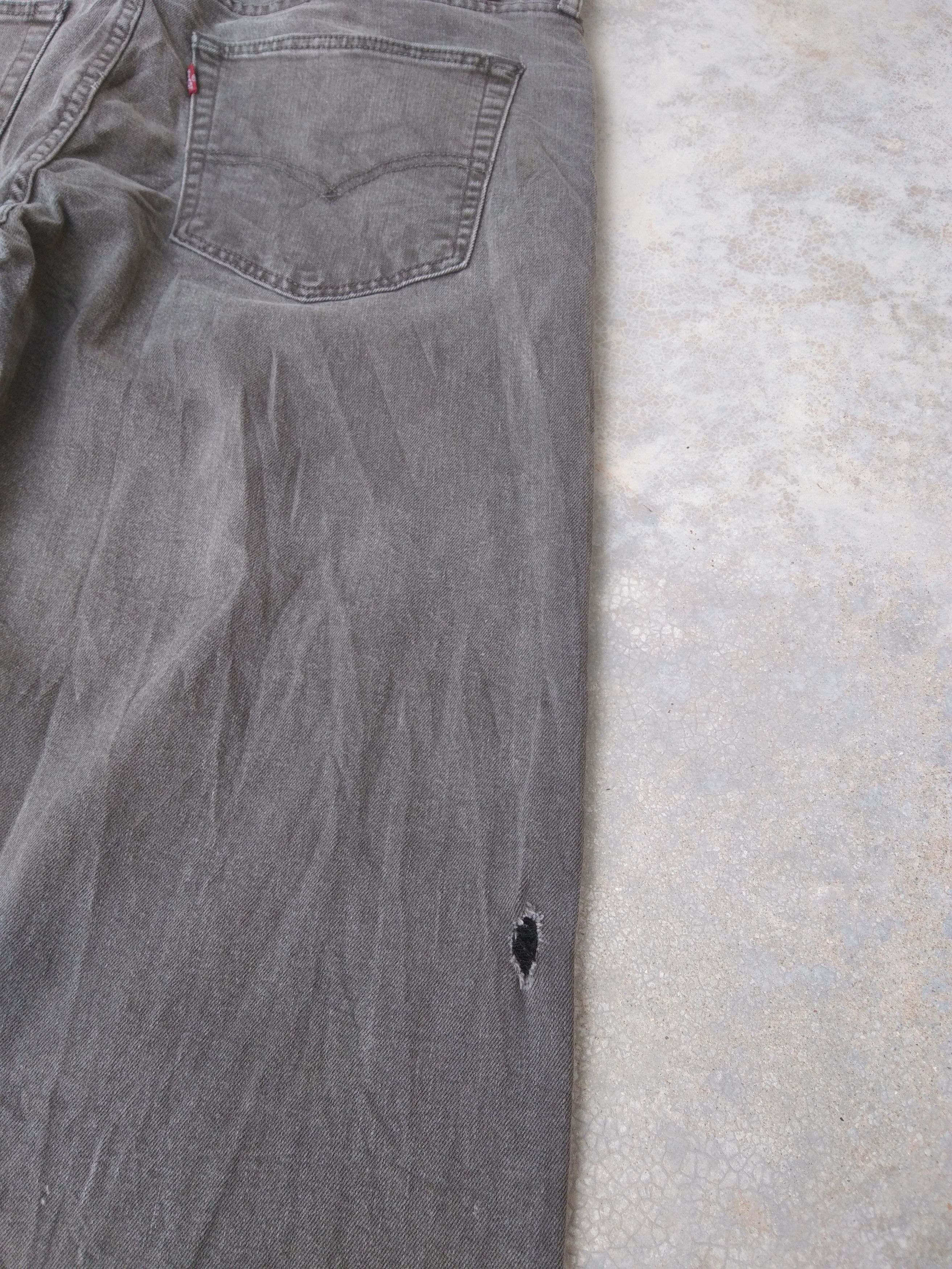 Levi's Vintage Levi's Jeans 502 Faded Black Distressed Denim 36x33 Size US 36 / EU 52 - 3 Thumbnail
