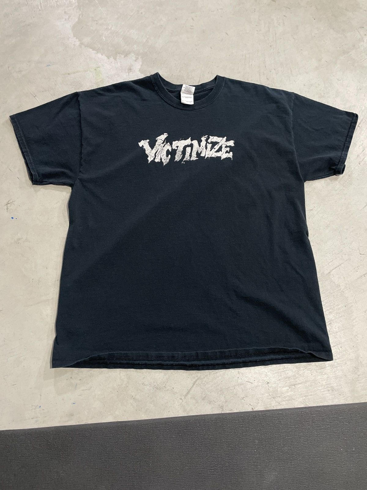 Band Tees × Vintage VICTIMIZE band tee black white graphic Size US XL / EU 56 / 4 - 4 Thumbnail