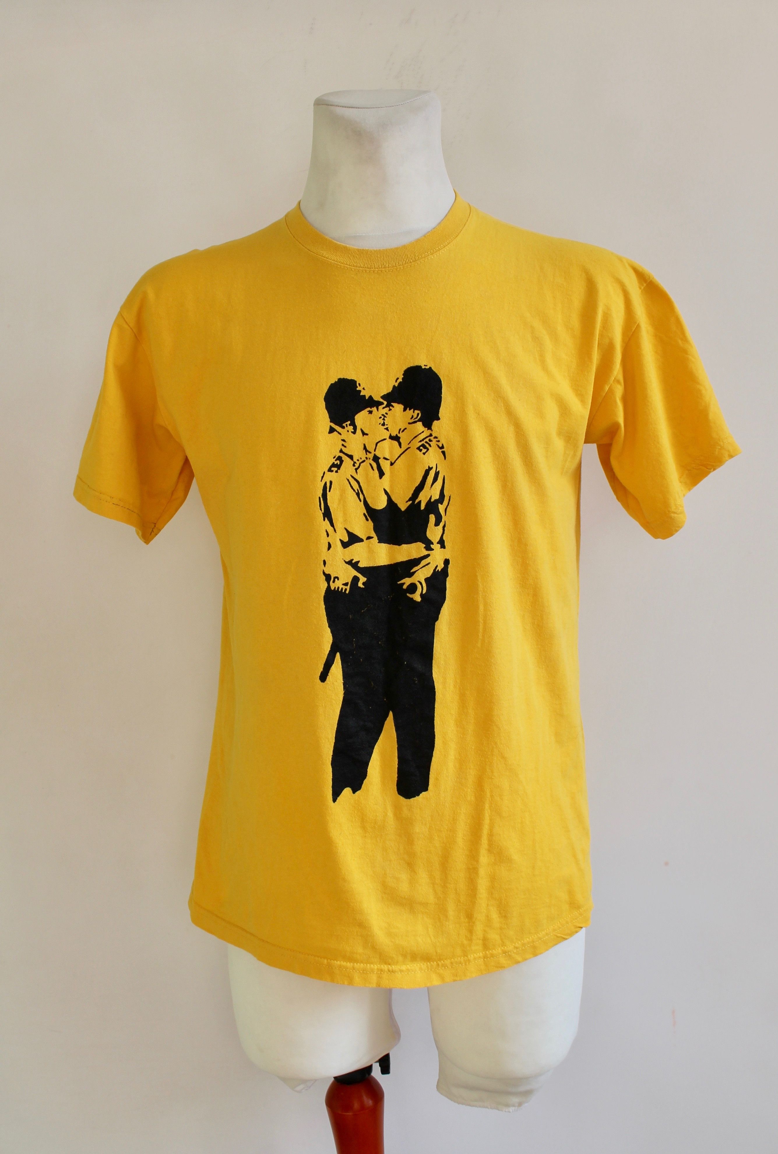 Vintage BANKSY "Kissing Policemen" vintage t shirt ART tee Size US M / EU 48-50 / 2 - 7 Thumbnail