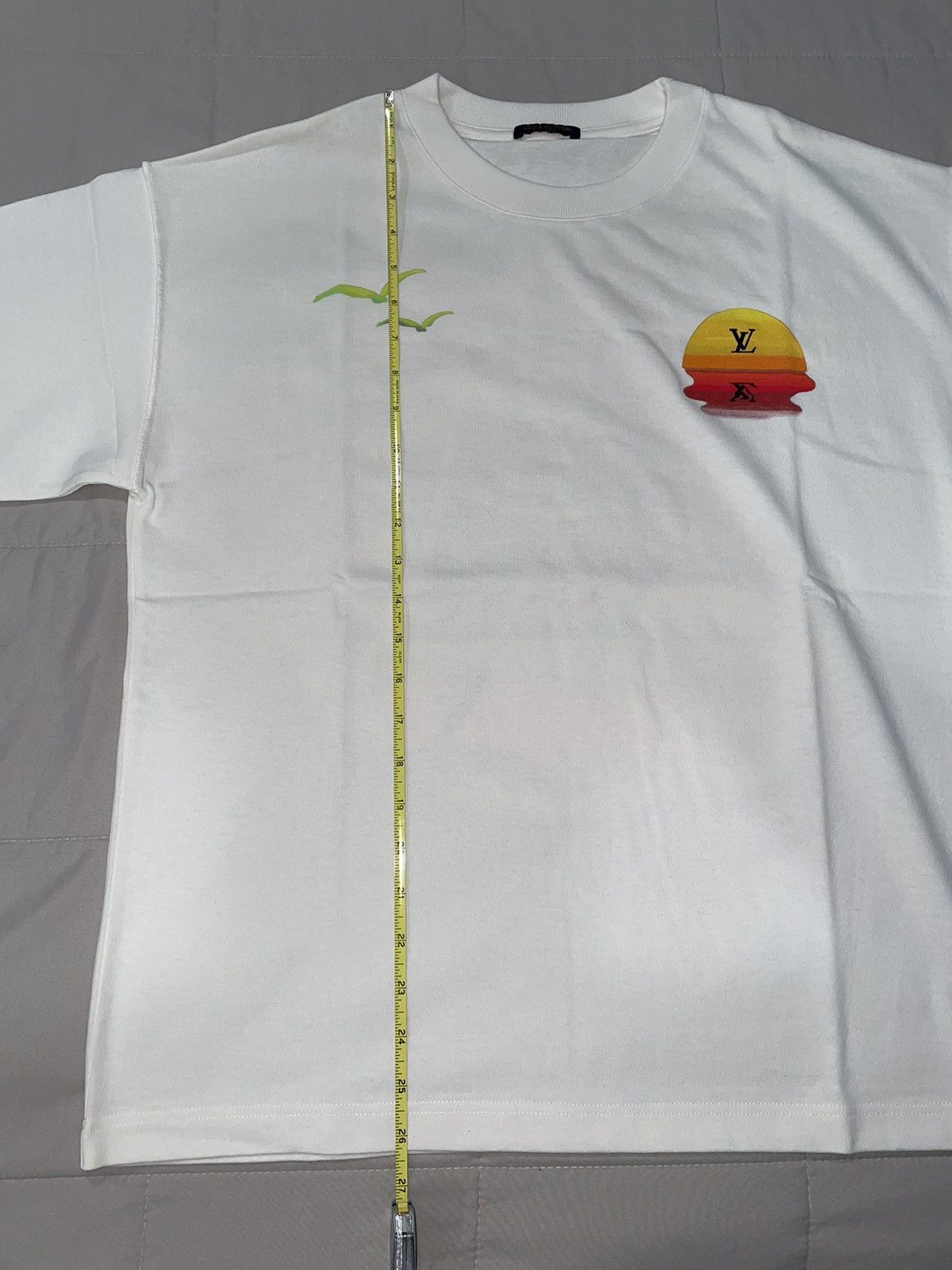 Louis Vuitton Louis Vuitton Rare 2019 Mediterranean Staff T-Shirt Size US M / EU 48-50 / 2 - 8 Thumbnail