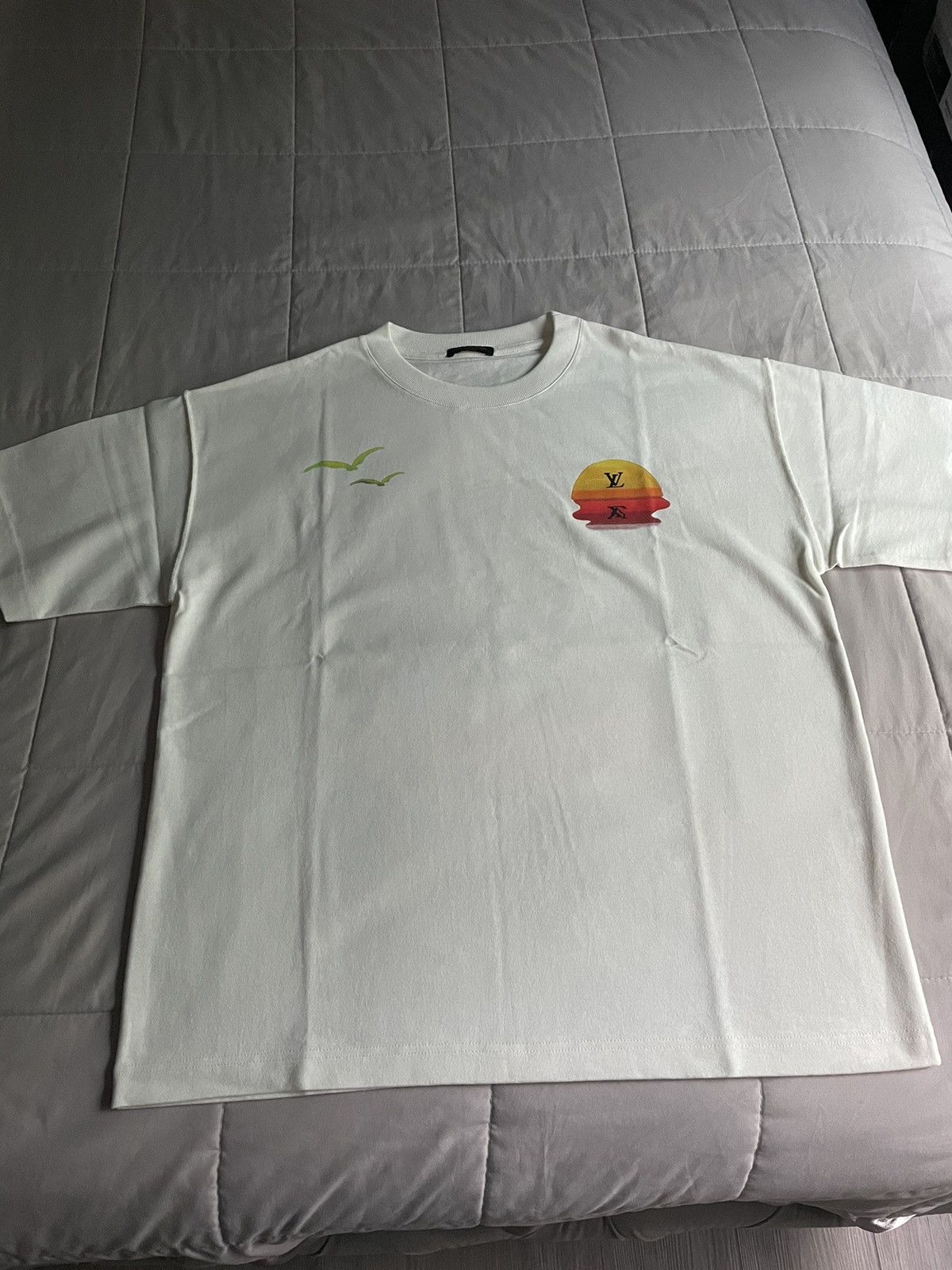 Louis Vuitton Louis Vuitton Rare 2019 Mediterranean Staff T-Shirt Size US M / EU 48-50 / 2 - 2 Thumbnail
