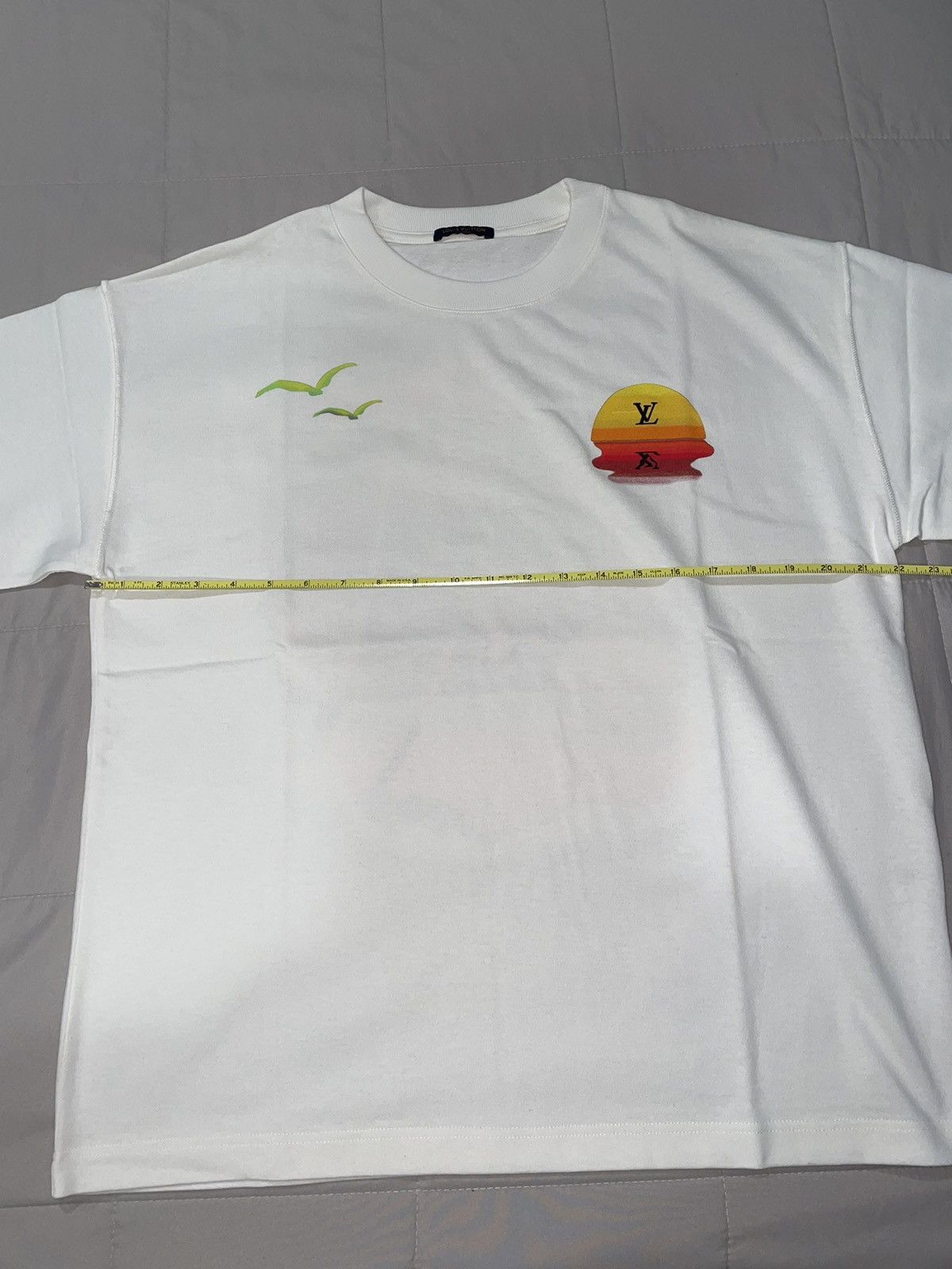 Louis Vuitton Louis Vuitton Rare 2019 Mediterranean Staff T-Shirt Size US M / EU 48-50 / 2 - 7 Thumbnail