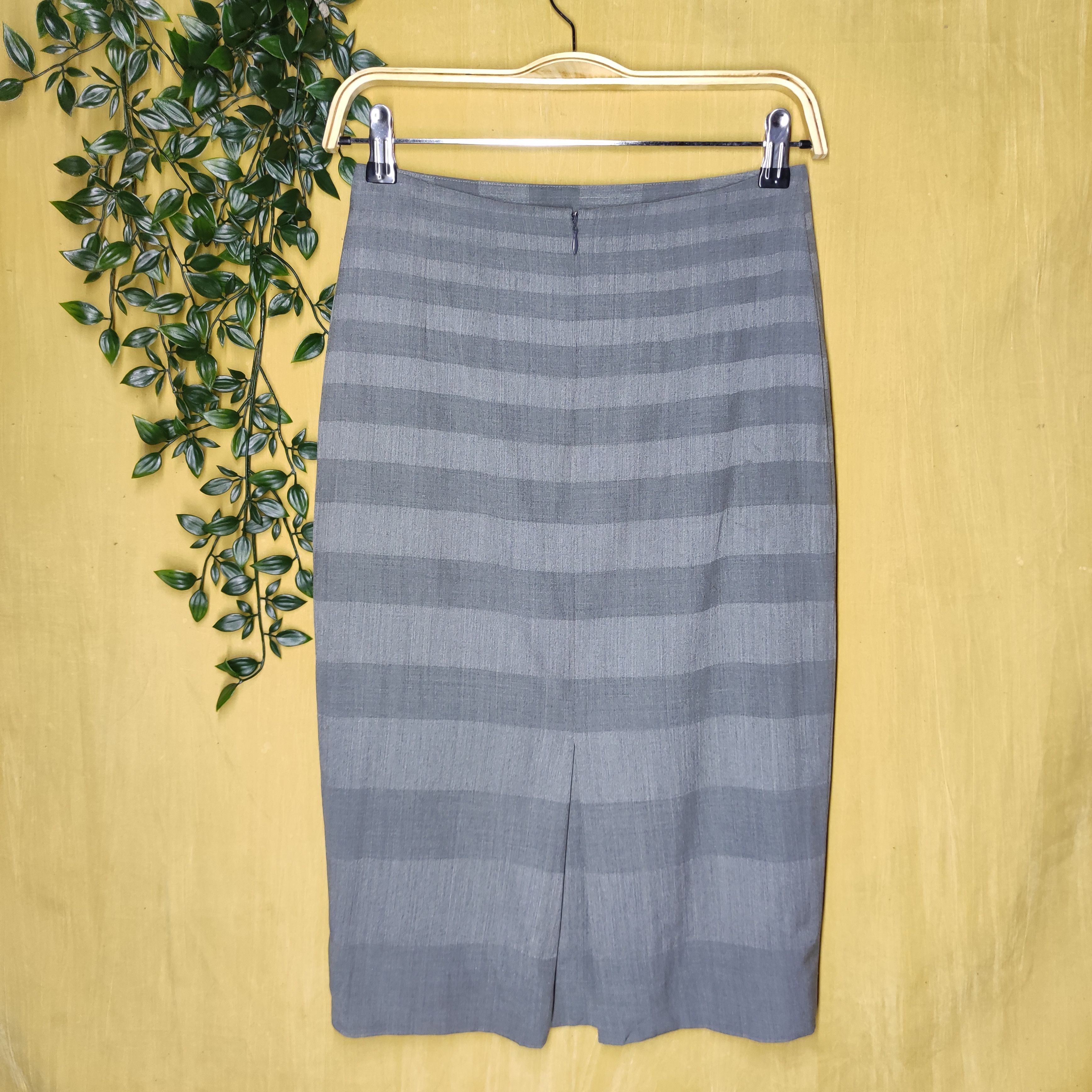Christian Dior Monsieur Christian Dior Boutique Midi Skirt Size 26" / US 2 / IT 38 - 2 Thumbnail