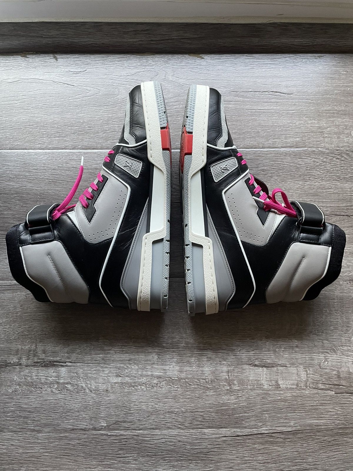 Louis Vuitton Louis Vuitton Milan Exclusive Black/Grey Trainer Sneaker Size US 9 / EU 42 - 3 Thumbnail