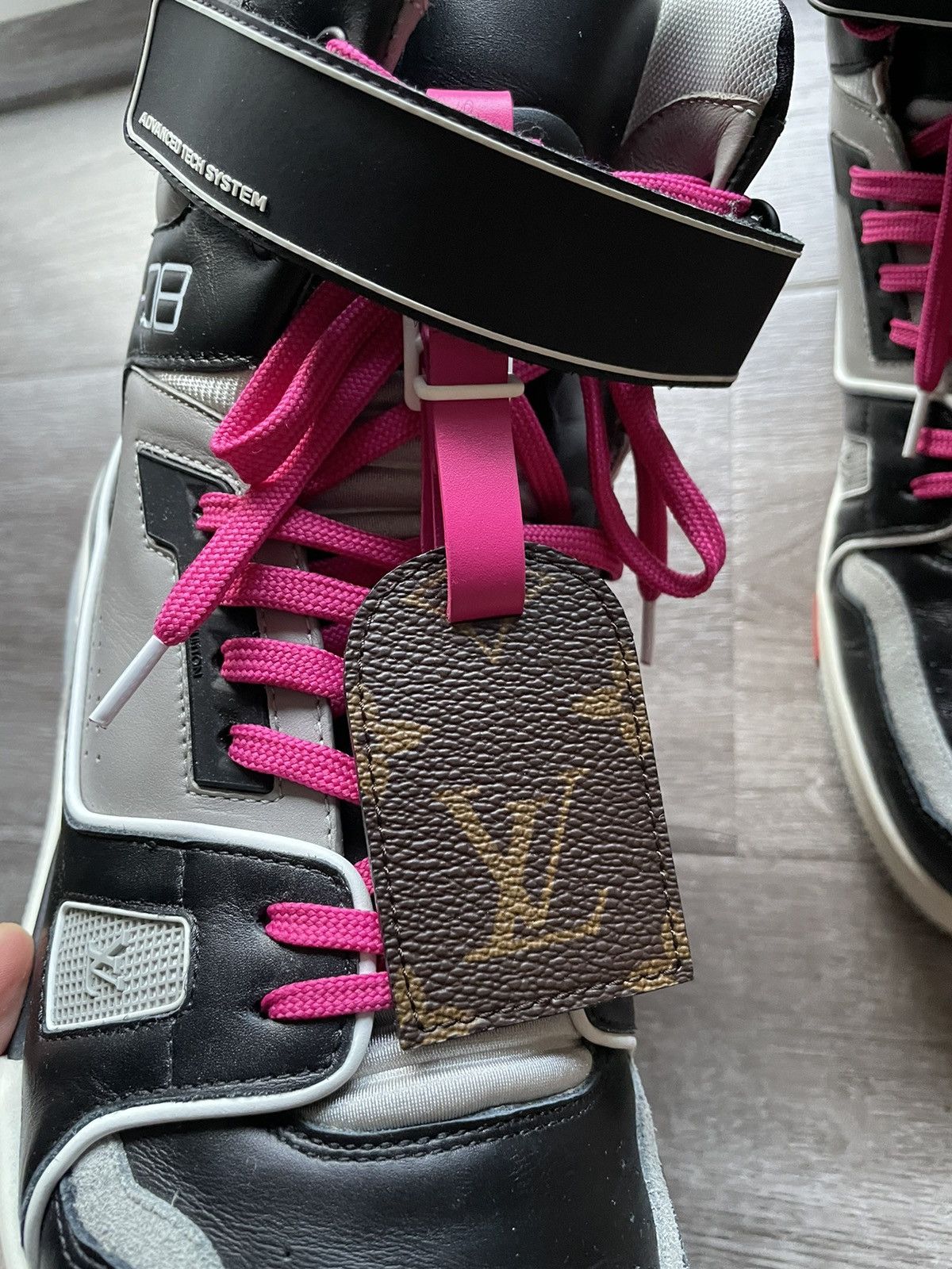 Louis Vuitton Louis Vuitton Milan Exclusive Black/Grey Trainer Sneaker Size US 9 / EU 42 - 5 Thumbnail