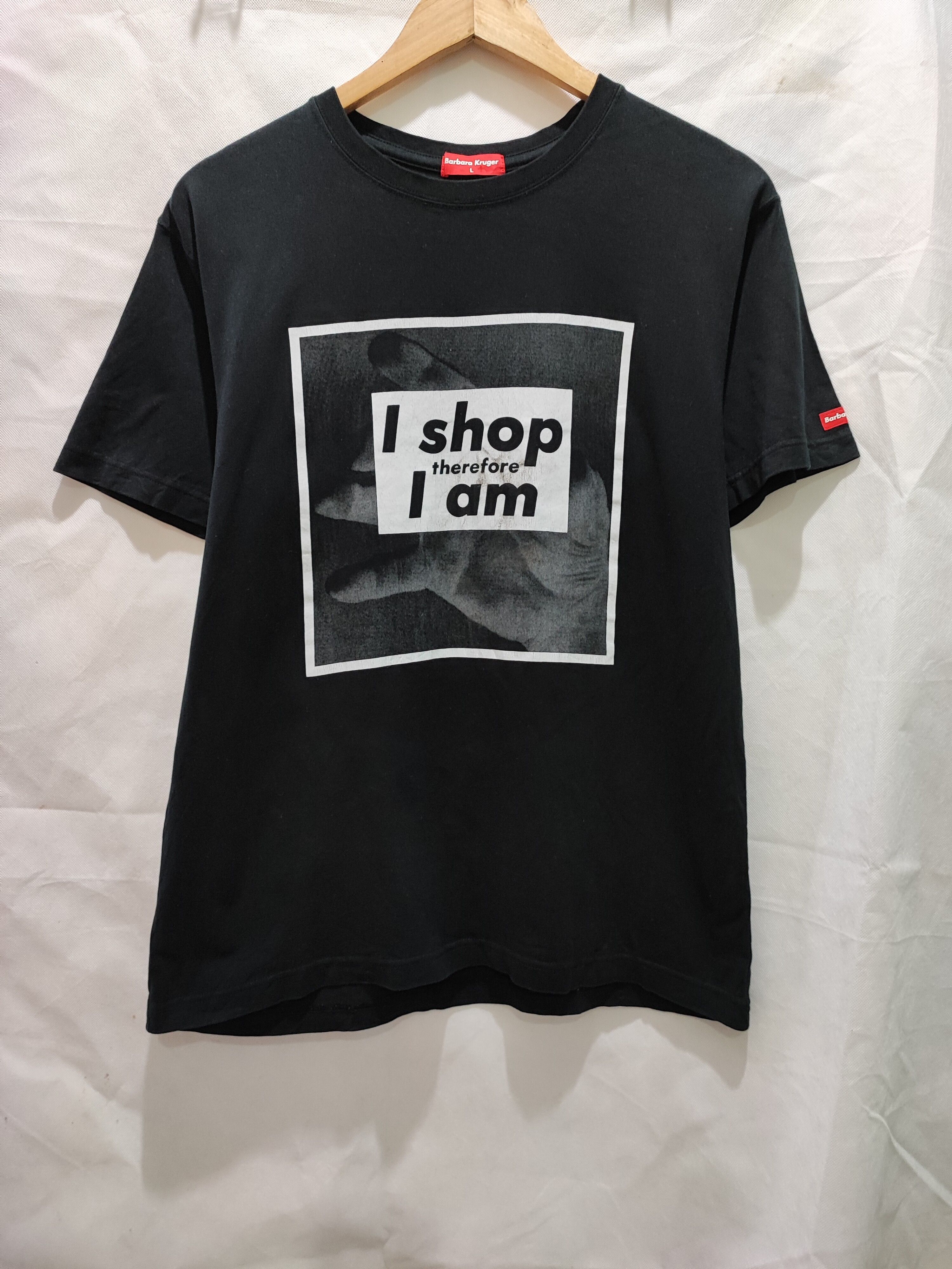 Uniqlo Rare!!! Vintage Barbara Kruger Art I Shop Therefore Tshirt Size L / US 10 / IT 46 - 1 Preview