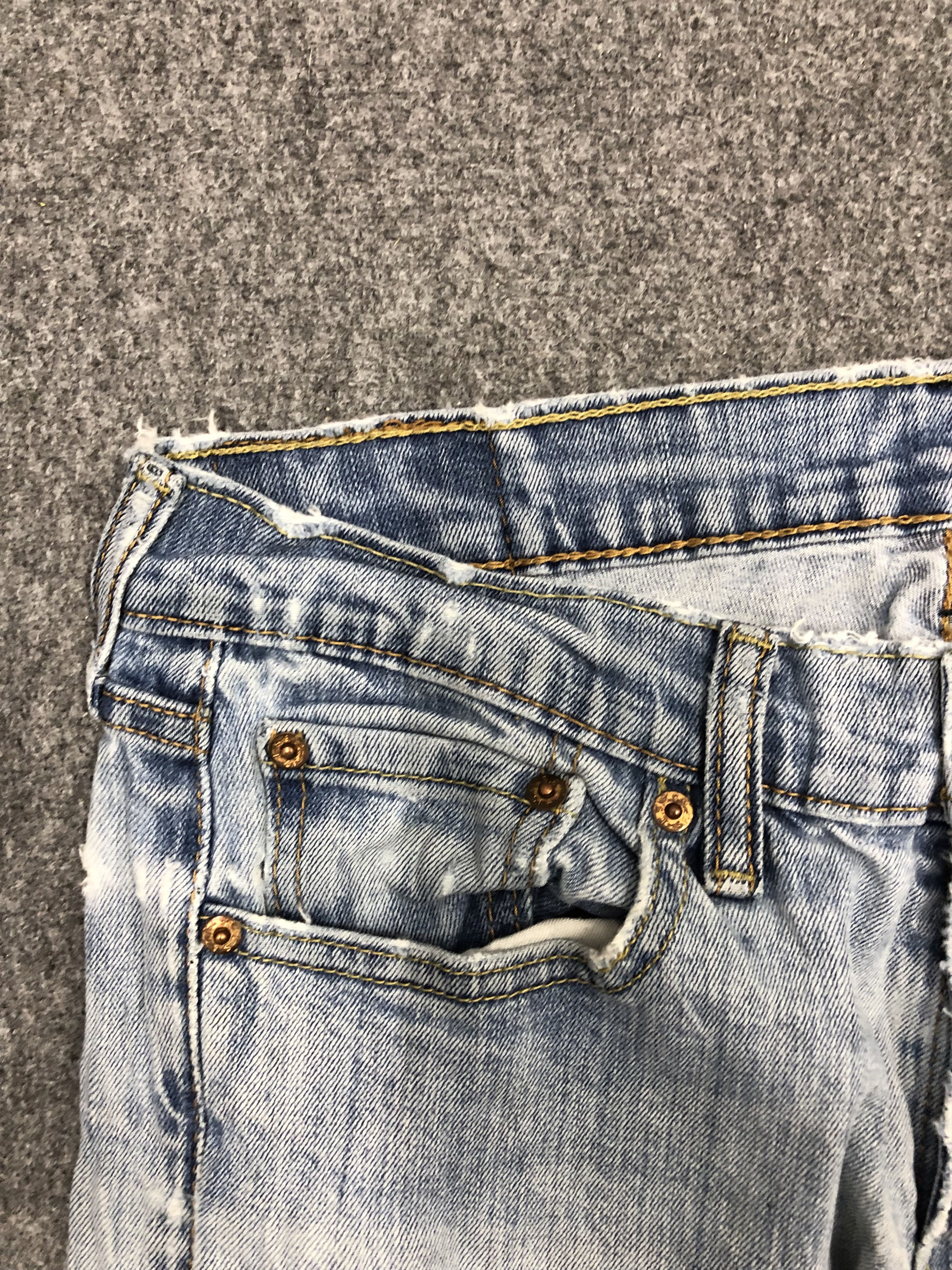 Levi's Vintage Levis 513 Light Wash Jeans DP1094 Size US 32 / EU 48 - 8 Thumbnail