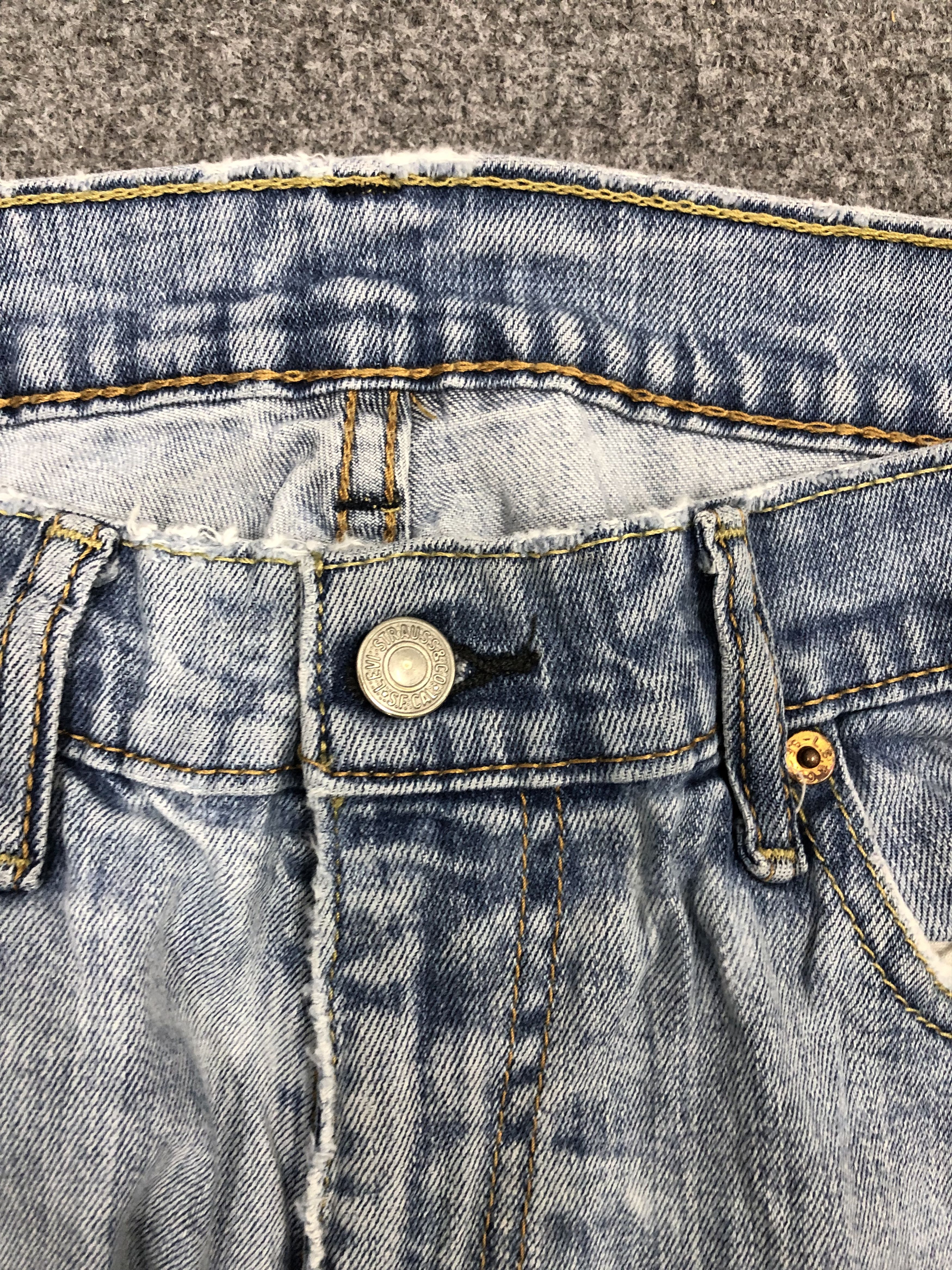 Levi's Vintage Levis 513 Light Wash Jeans DP1094 Size US 32 / EU 48 - 9 Thumbnail
