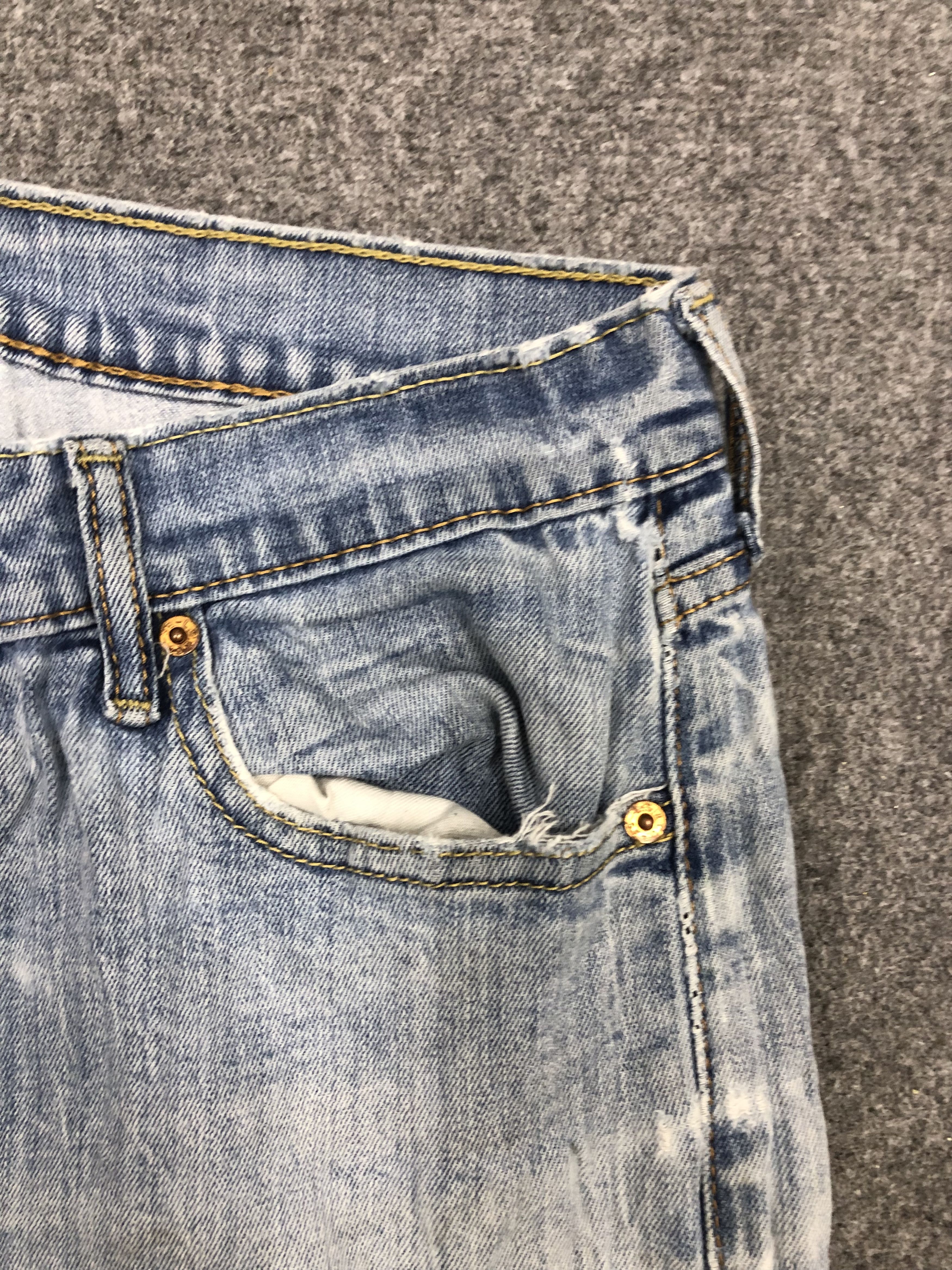 Levi's Vintage Levis 513 Light Wash Jeans DP1094 Size US 32 / EU 48 - 7 Thumbnail