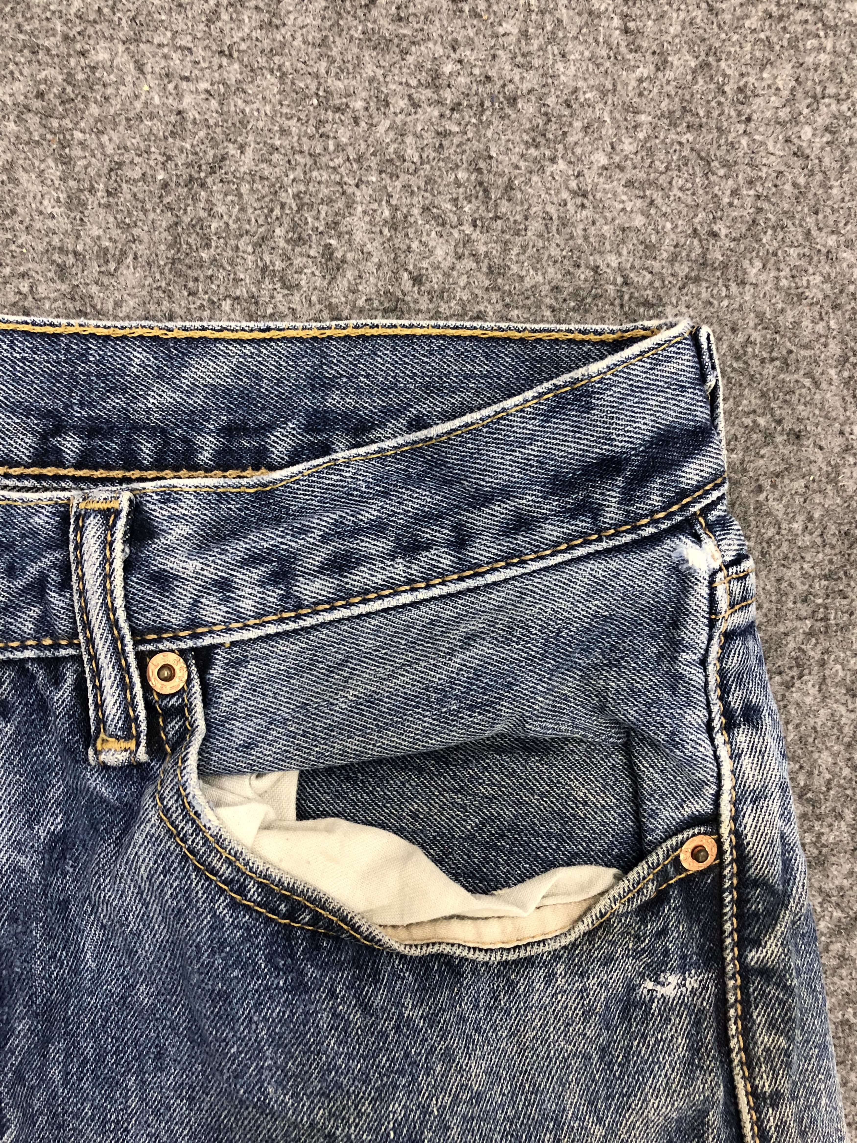 Levi's Vintage Levis 501 Light Wash Jeans DP1192 Size US 32 / EU 48 - 2 Thumbnail