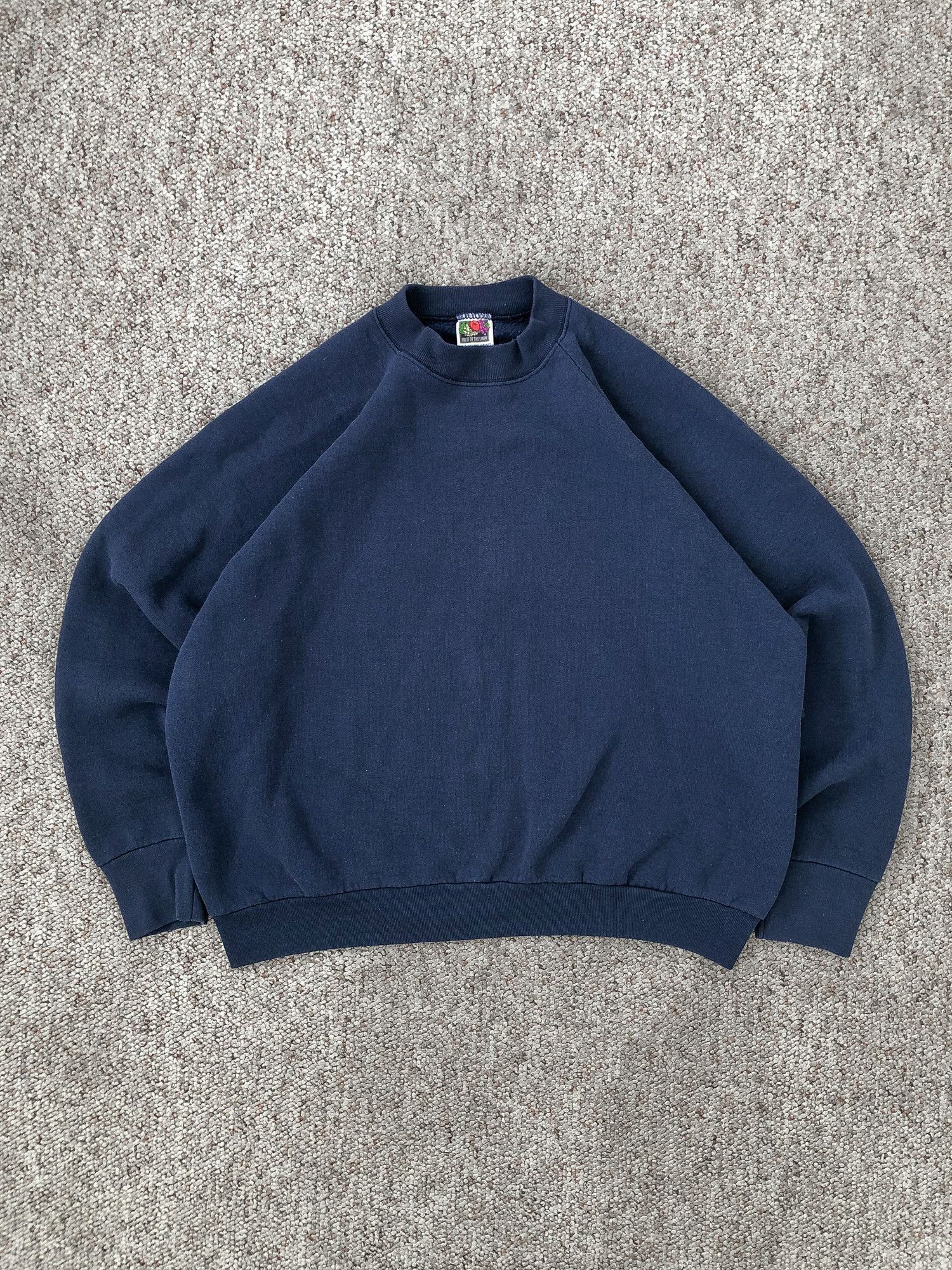 Fruit Of The Loom Vintage 90s Boxy Sun Faded Navy Raglan Sweatshirt Size US L / EU 52-54 / 3 - 2 Thumbnail