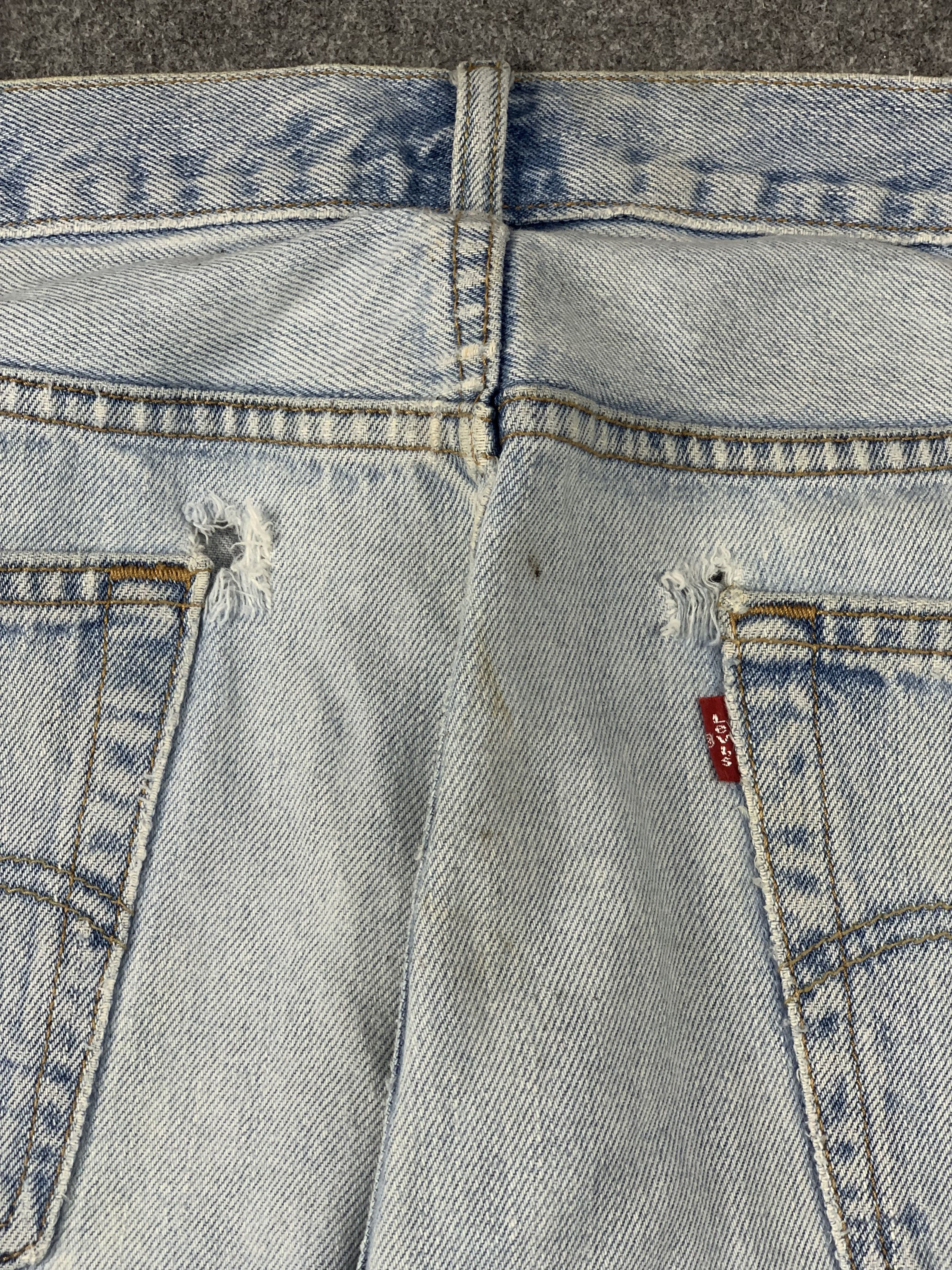 Levi's Vintage Levis 505 Light Wash Jeans DP2006 Size US 35 - 15 Thumbnail