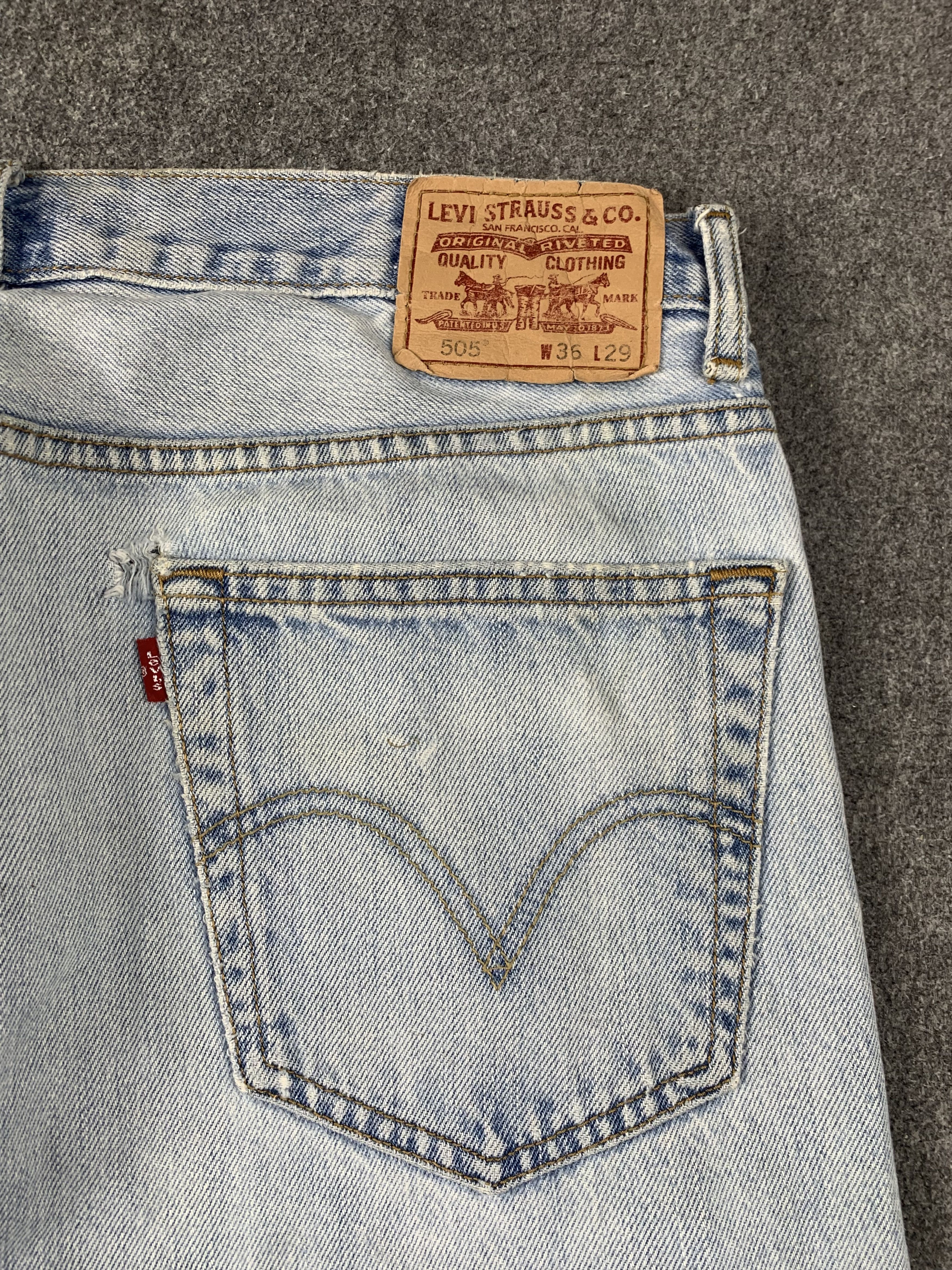 Levi's Vintage Levis 505 Light Wash Jeans DP2006 Size US 35 - 17 Thumbnail