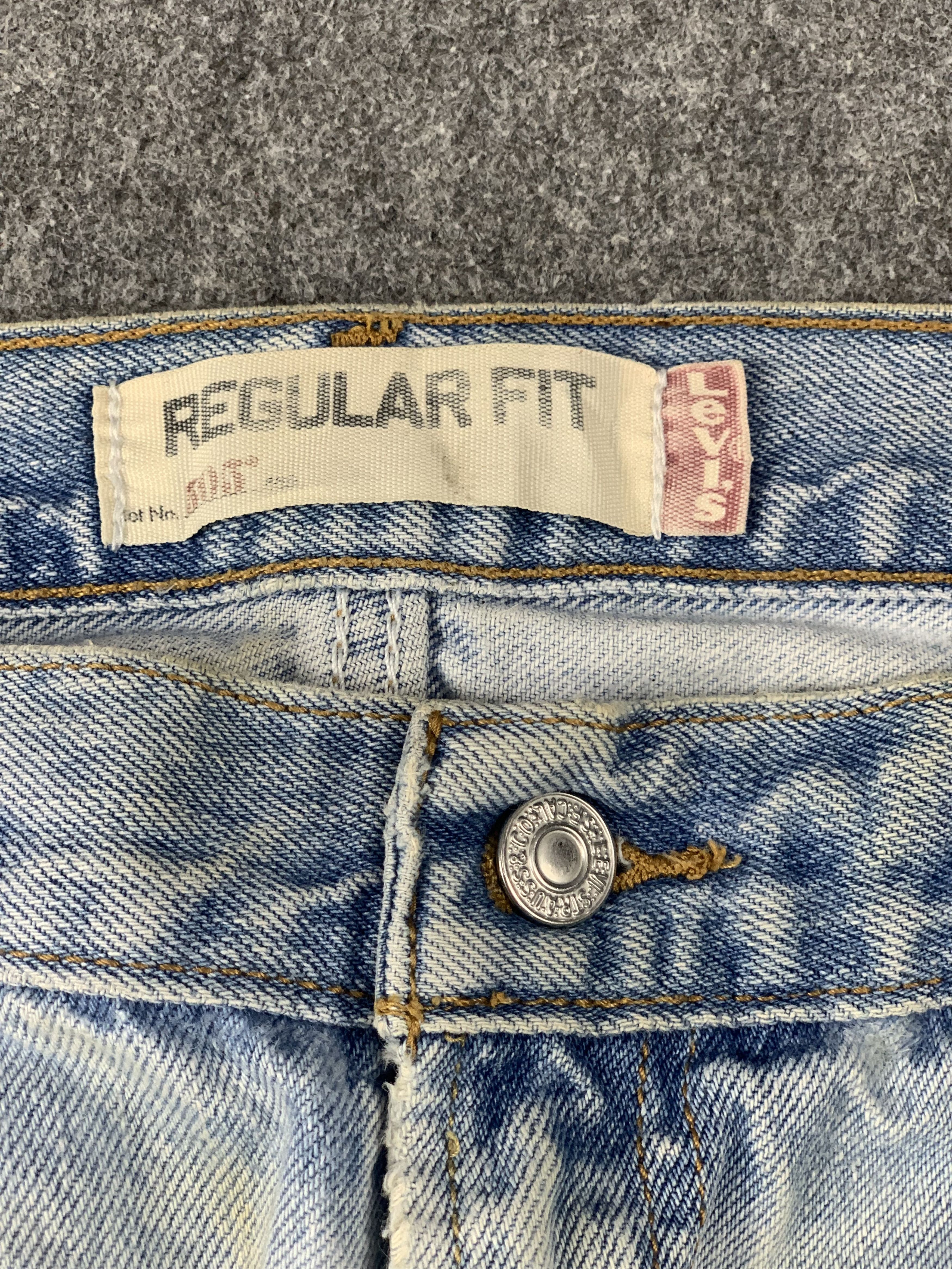 Levi's Vintage Levis 505 Light Wash Jeans DP2006 Size US 35 - 7 Thumbnail