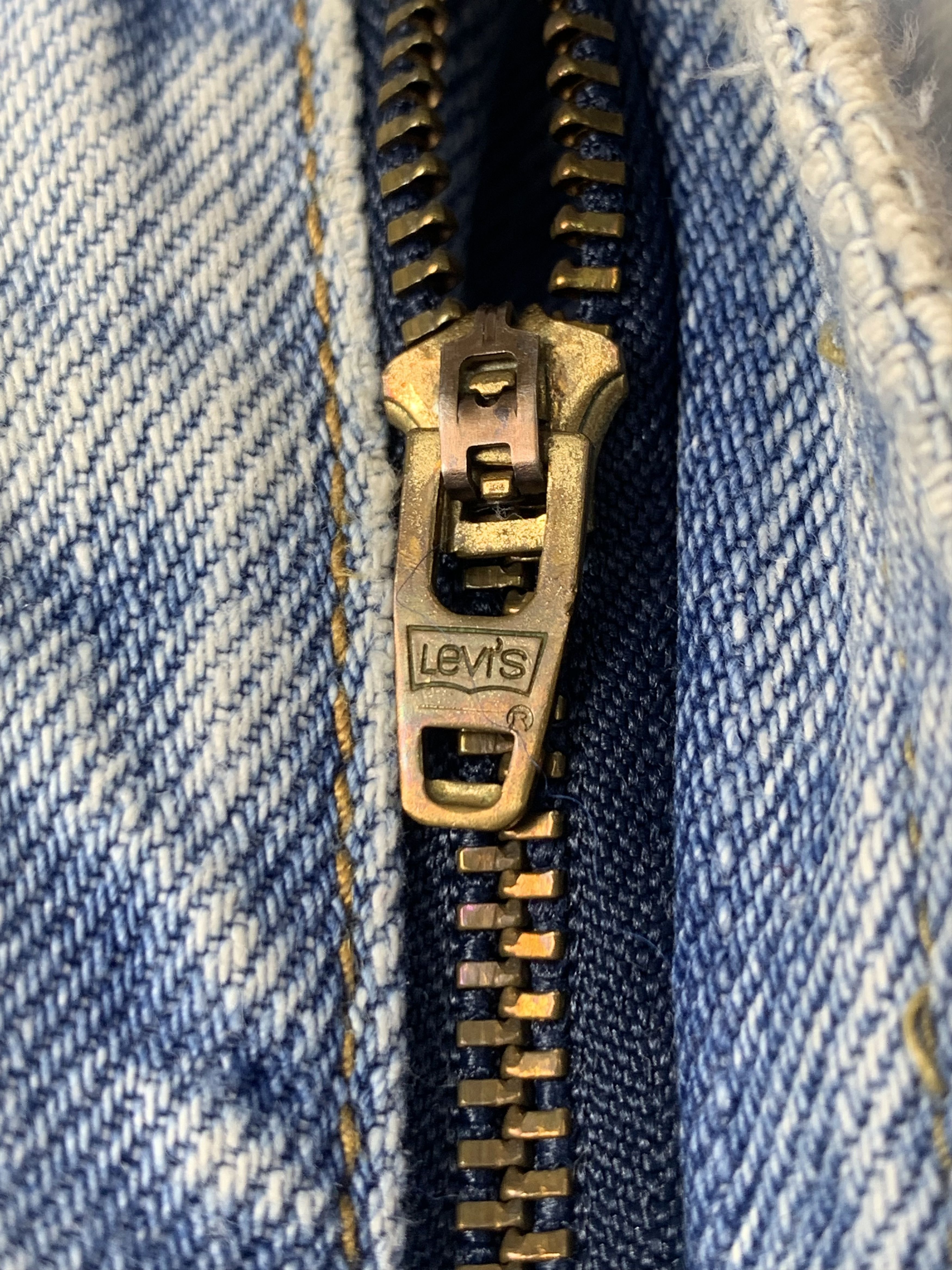 Levi's Vintage Levis 505 Light Wash Jeans DP2006 Size US 35 - 13 Thumbnail