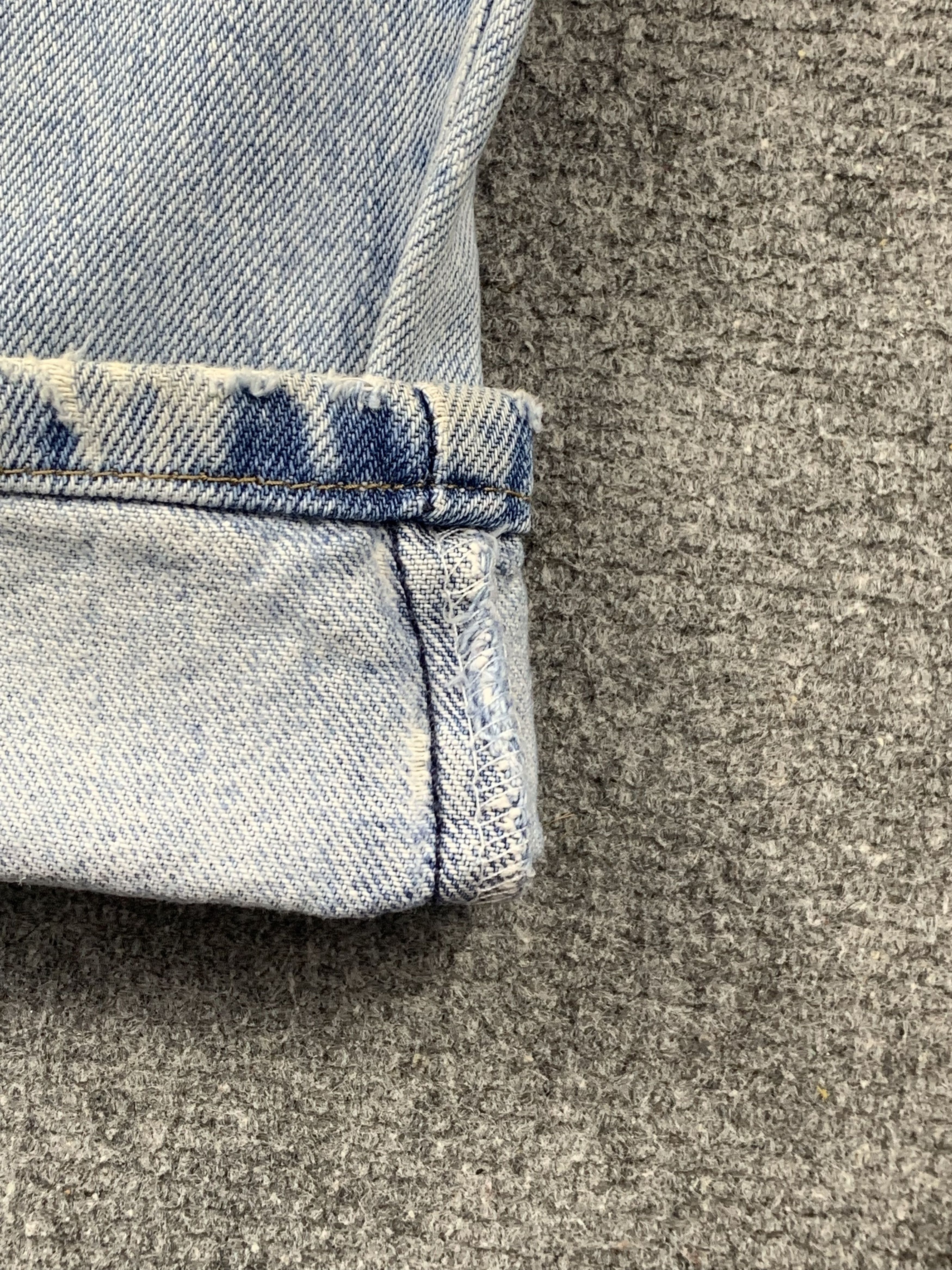 Levi's Vintage Levis 505 Light Wash Jeans DP2006 Size US 35 - 12 Thumbnail