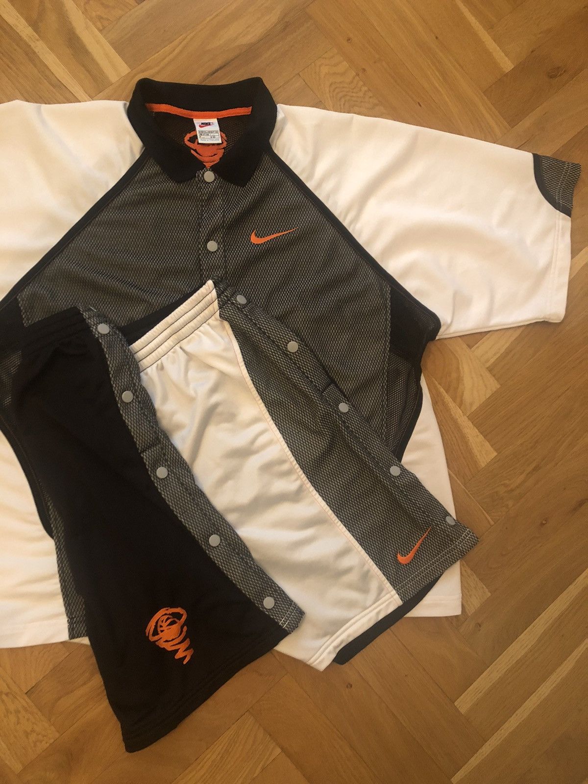 90’s Nike basketball set (jersey + shorts)