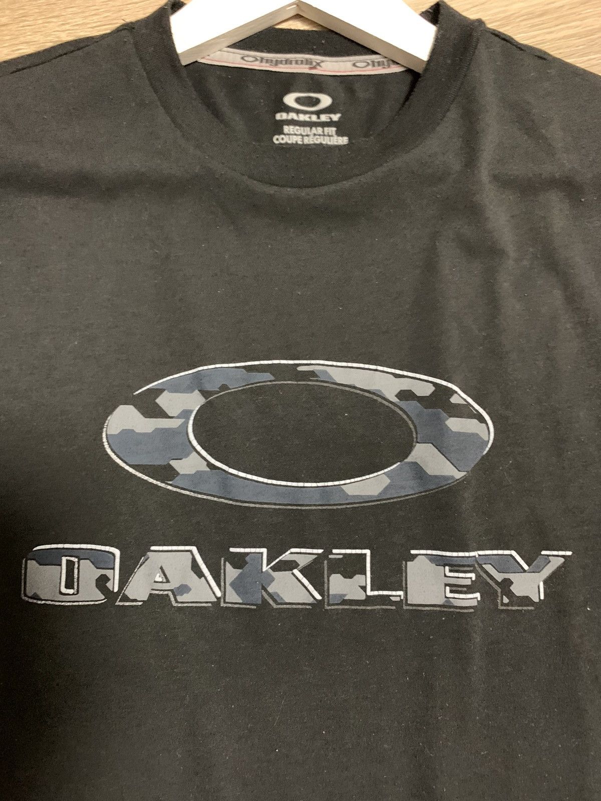 Oakley Vintage tee Oakley reflective logo Size US L / EU 52-54 / 3 - 5 Thumbnail