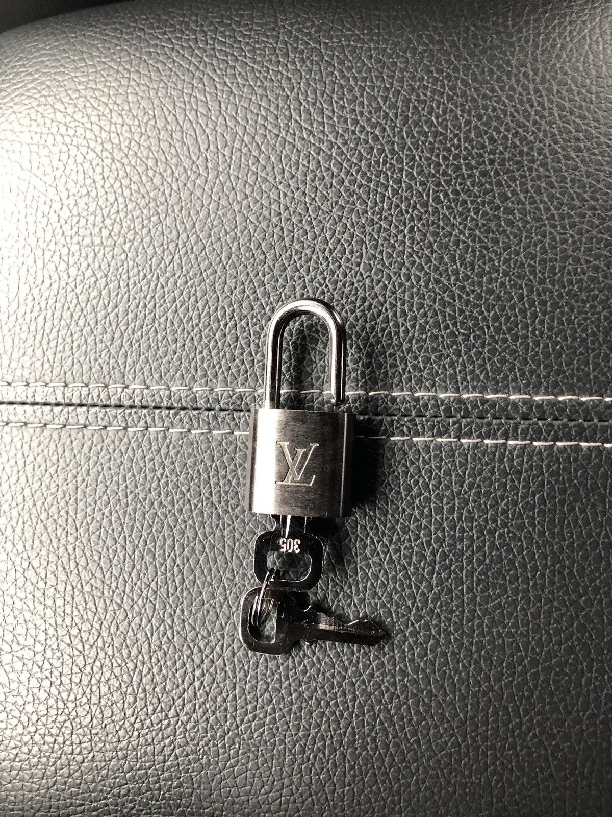 Louis Vuitton Louis Vuitton Lock | Grailed