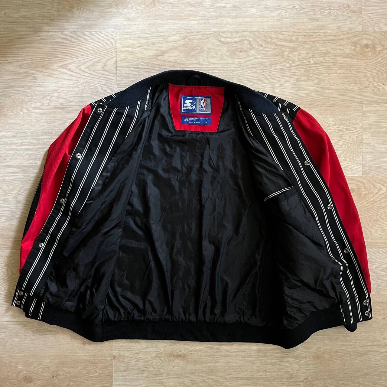 NBA × Starter × Vintage CHICAGO BULLS VINTAGE JACKET SIZE “L” STARTER NBA Size US L / EU 52-54 / 3 - 3 Thumbnail