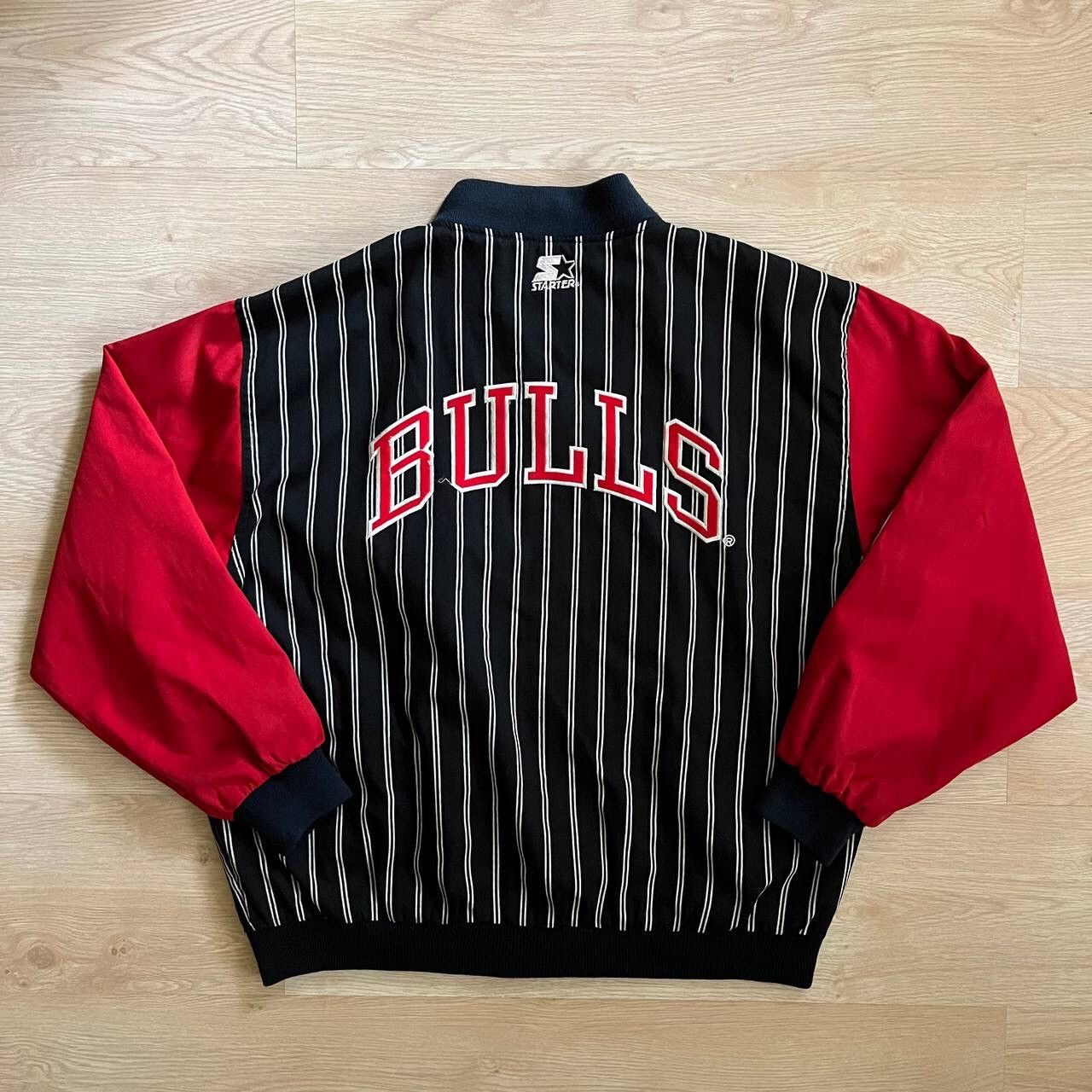 NBA × Starter × Vintage CHICAGO BULLS VINTAGE JACKET SIZE “L” STARTER NBA Size US L / EU 52-54 / 3 - 6 Thumbnail