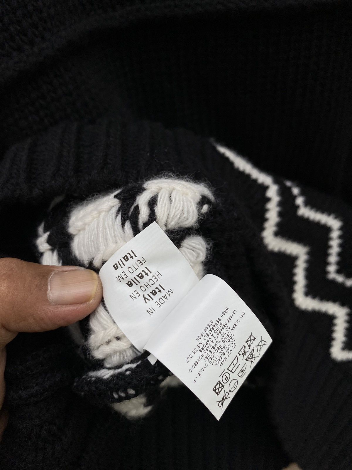 Alexander McQueen Pristine Runway knitwear by ALEXANDER McQUEEN Size US M / EU 48-50 / 2 - 17 Thumbnail