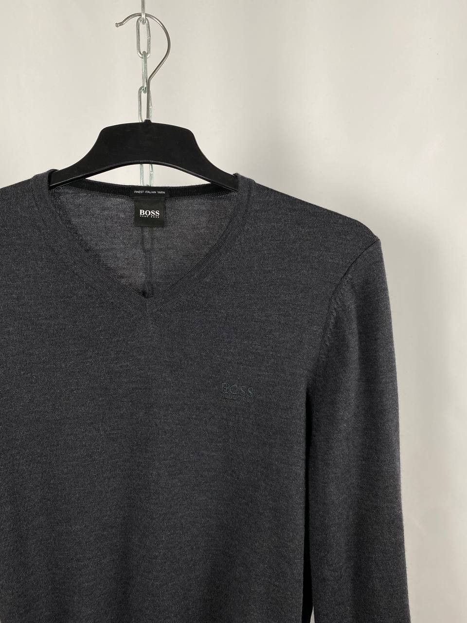 Hugo Boss Hugo Boss sweaters V-neck size S Size US S / EU 44-46 / 1 - 2 Thumbnail