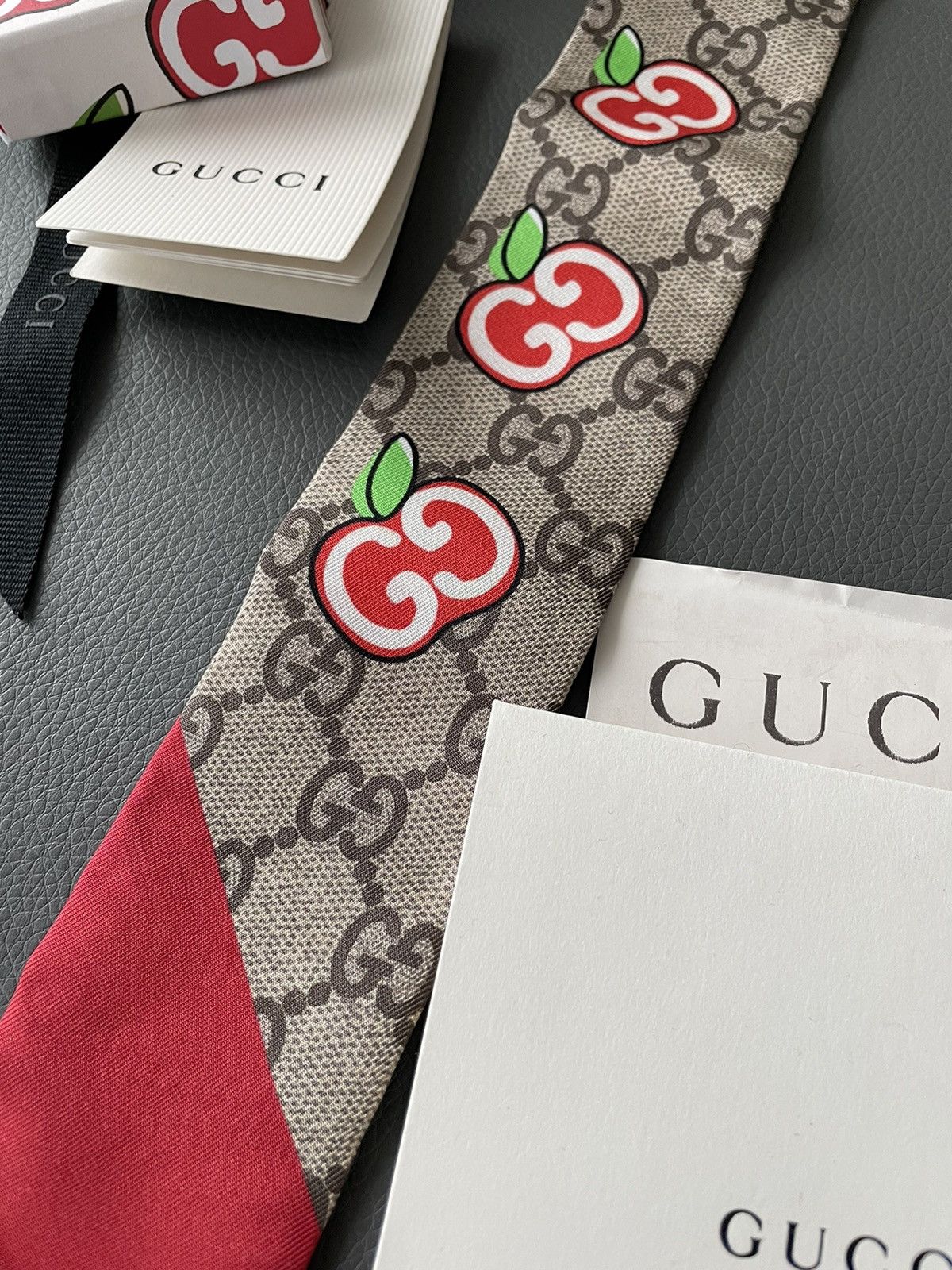 Runway Rare Brand New Limited Edition Gucci GG Logo Twilly