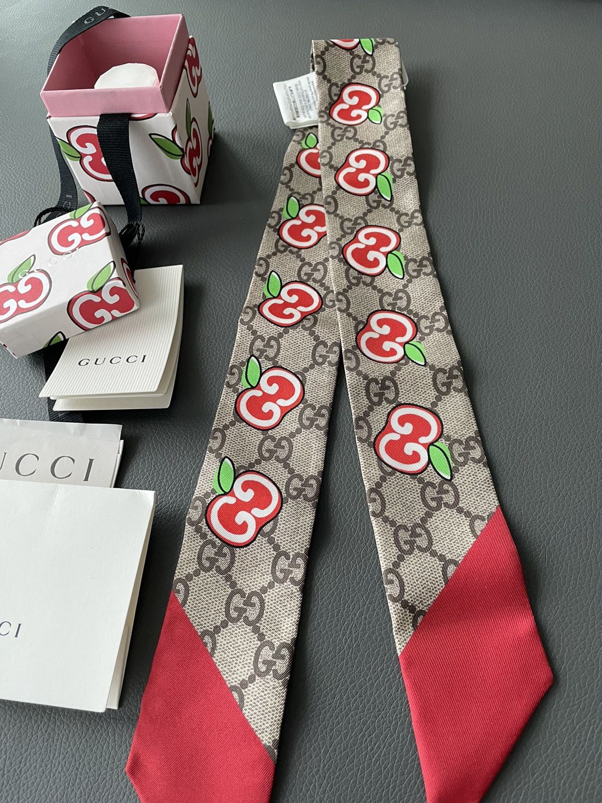 Runway Rare Brand New Limited Edition Gucci GG Logo Twilly