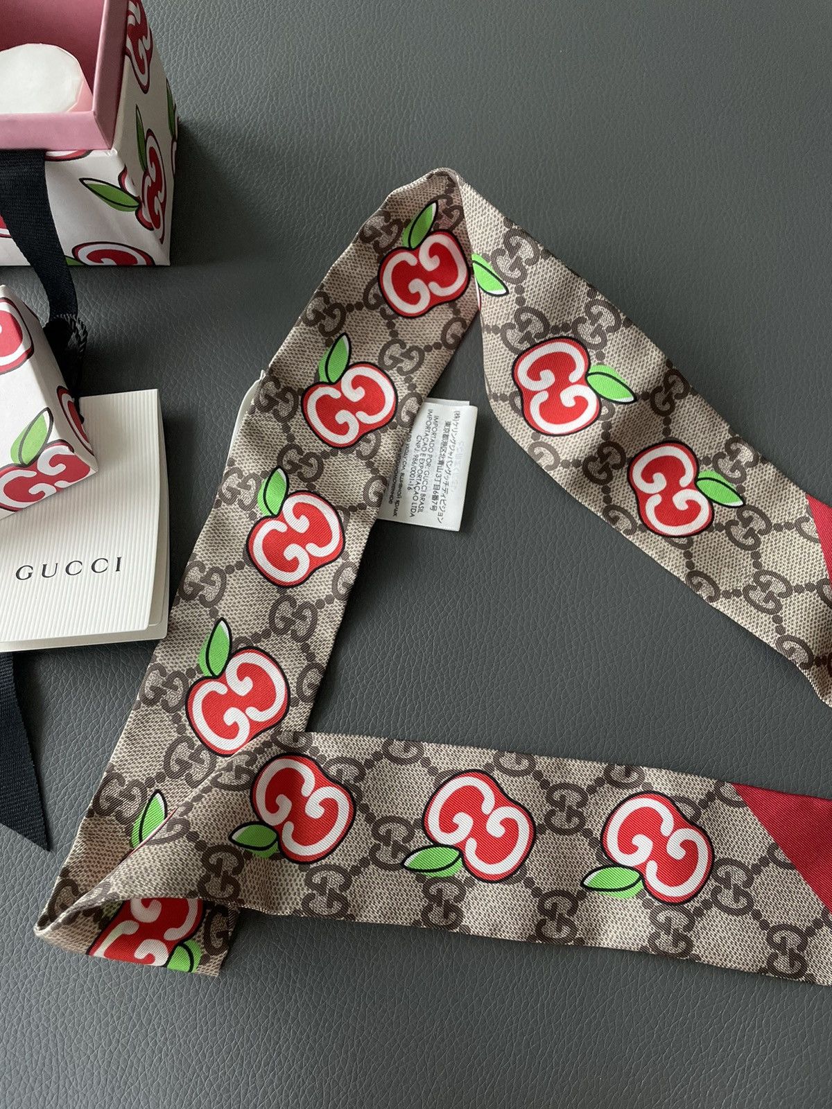 Runway Rare Brand New Limited Edition Gucci GG Logo Twilly