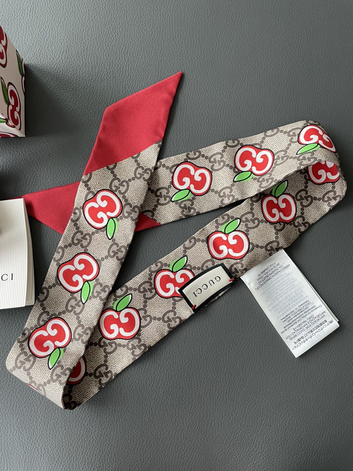 Runway Rare Brand New Limited Edition Gucci GG Logo Twilly