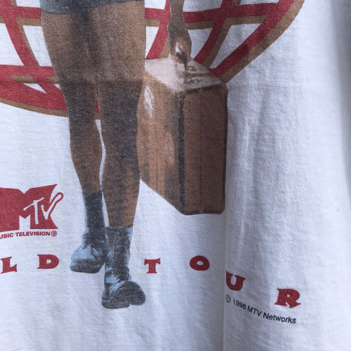 Vintage Vintage rare 90s DENNIS RODMAN mtv tour tee nba Size US L / EU 52-54 / 3 - 4 Thumbnail