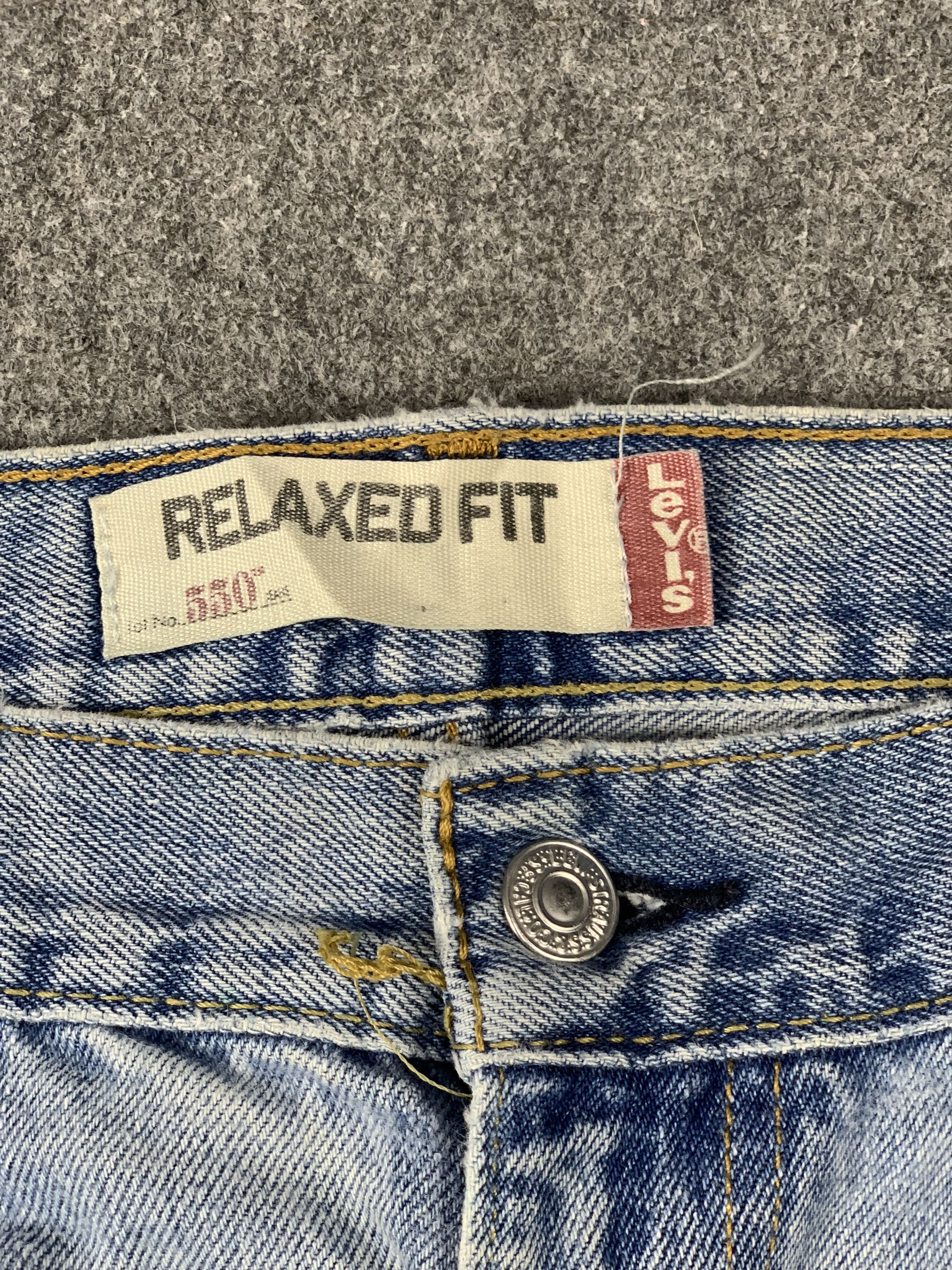 Levi's Vintage Levis 550 Faded Blue Jeans DP2022 Size US 35 - 5 Thumbnail