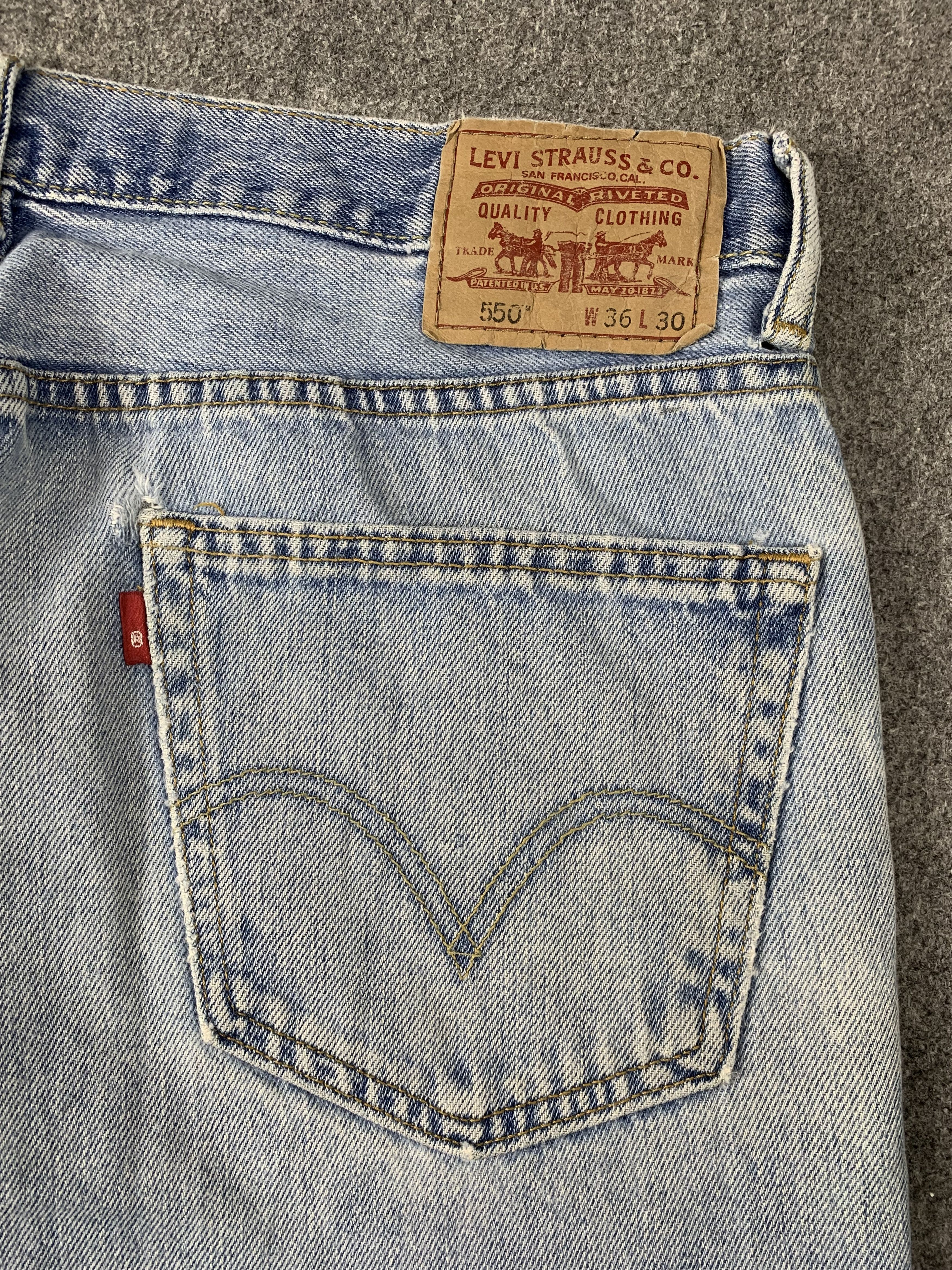 Levi's Vintage Levis 550 Faded Blue Jeans DP2022 Size US 35 - 13 Thumbnail