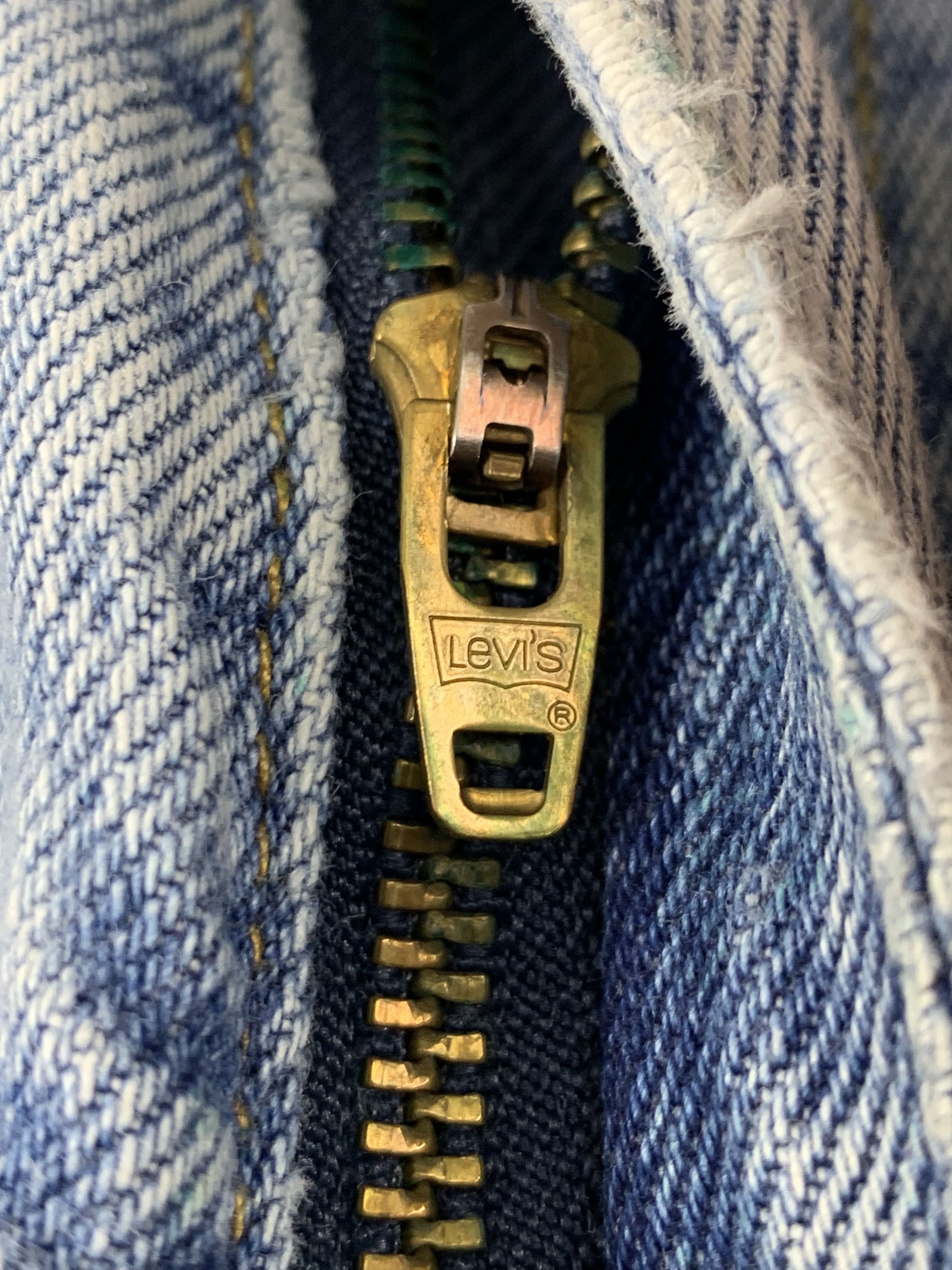 Levi's Vintage Levis 550 Faded Blue Jeans DP2022 Size US 35 - 9 Thumbnail