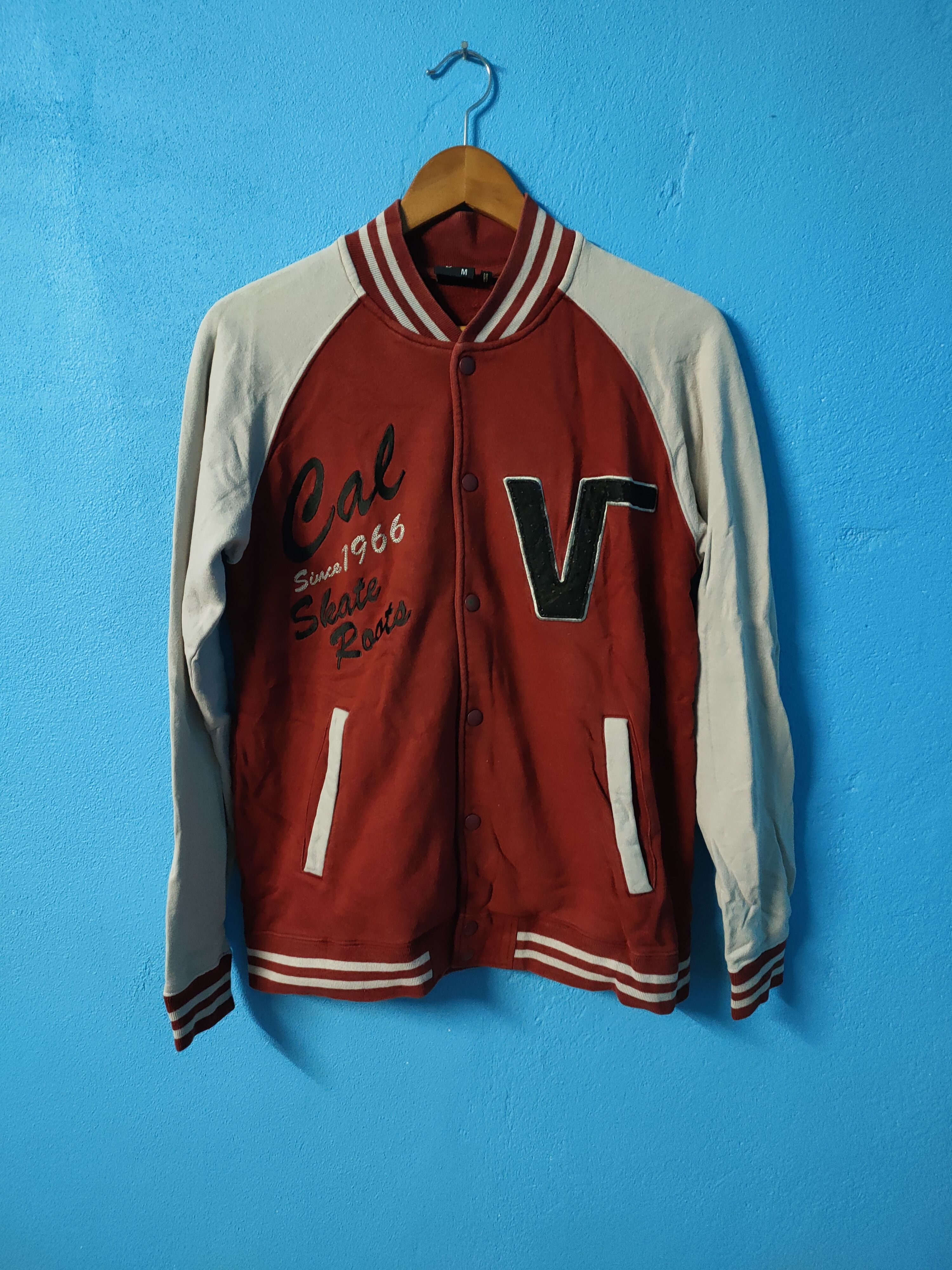 vans of the wall varsity big logo