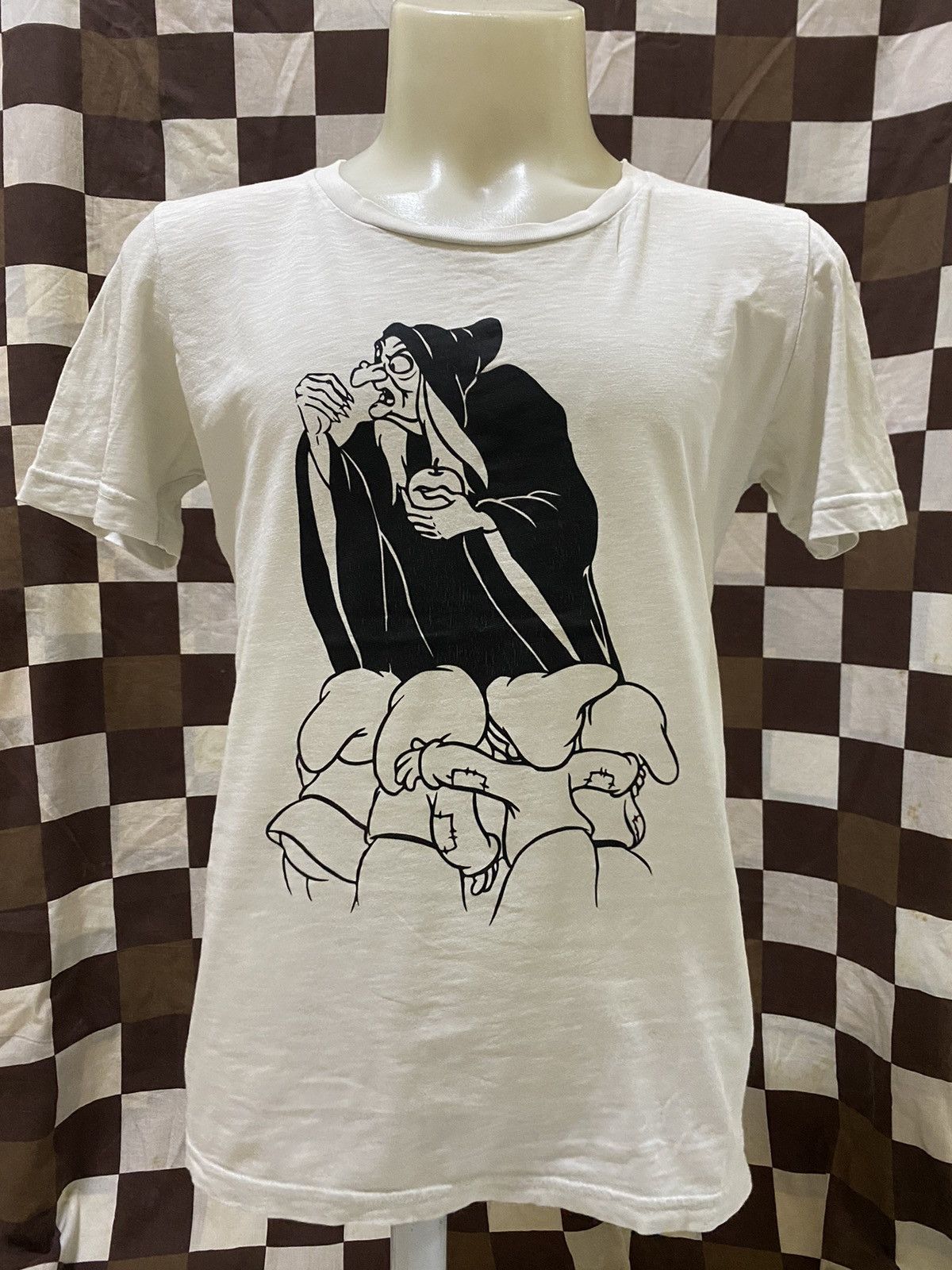 Jun Takahashi × Undercover × Uniqlo UNDERCOVER x GRUMPY SNOW WHITE TEE Size US M / EU 48-50 / 2 - 1 Thumbnail