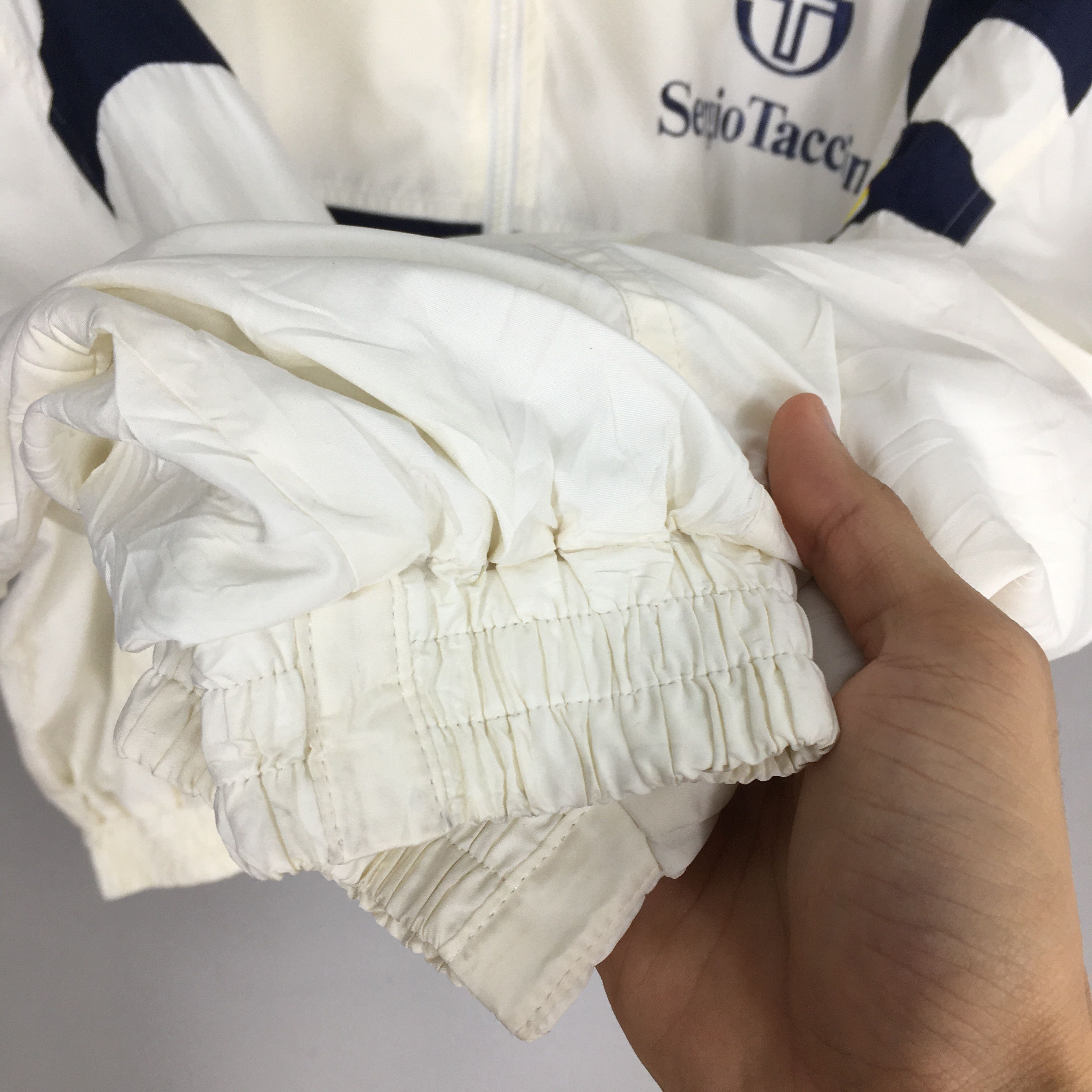 Sergio Tacchini Vintage Sergio Tacchini Windbreaker White Jacket Large Size US L / EU 52-54 / 3 - 6 Thumbnail