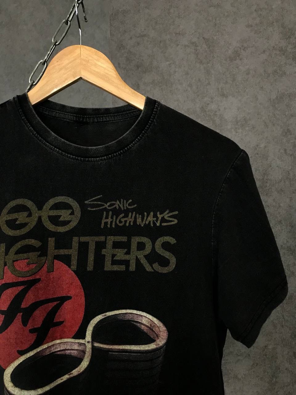 Band Tees Foo Fighters vintage rock band overprinted tour tee Size US S / EU 44-46 / 1 - 3 Thumbnail